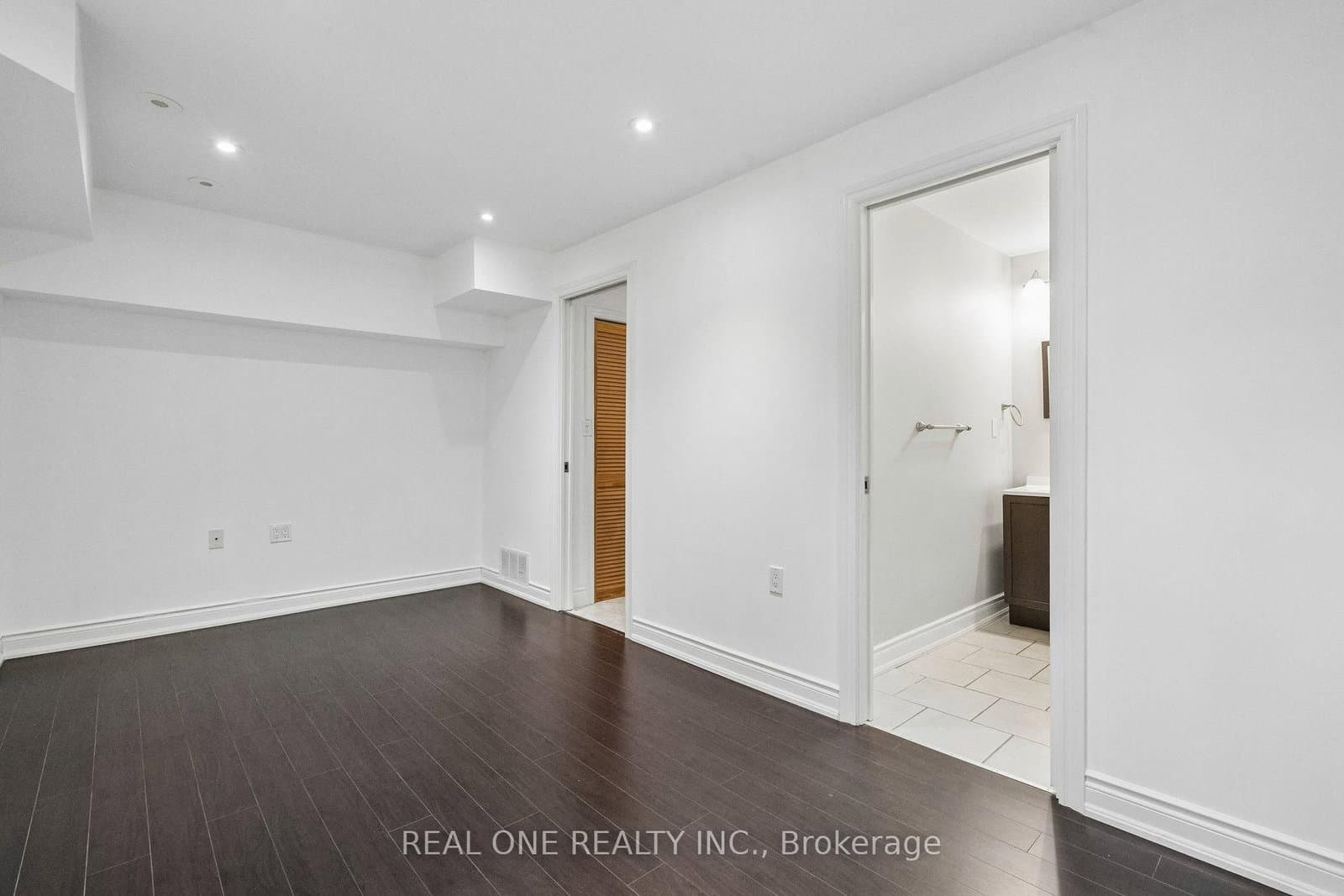 2350 Sutton Drive thumbnail 30