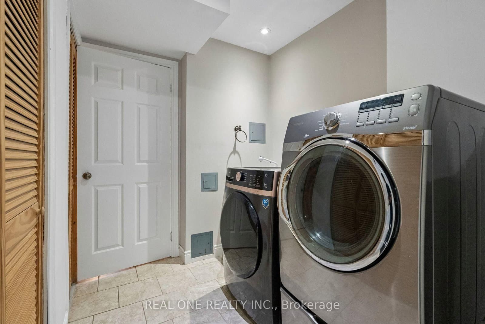 2350 Sutton Drive thumbnail 34