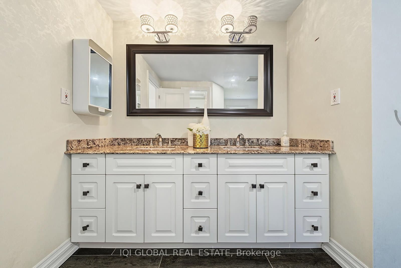 1497 Greenbriar Drive thumbnail 37