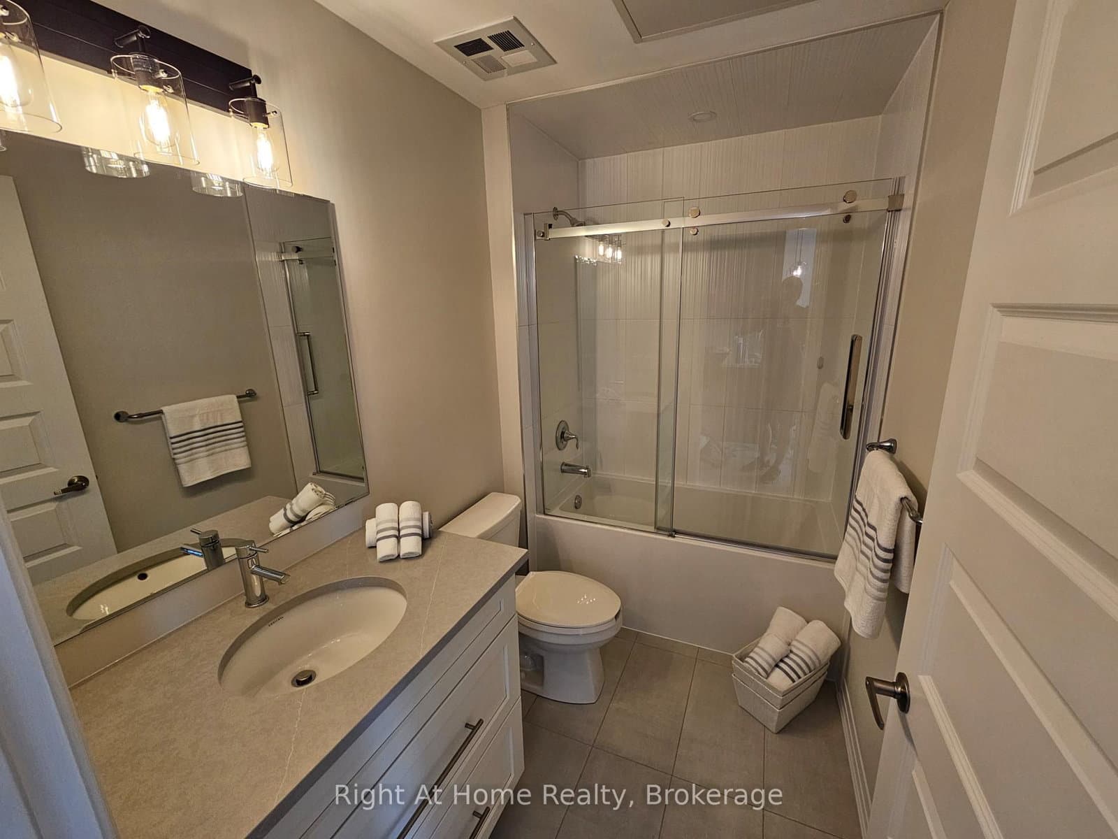 102 GROVEWOOD Common, Unit 527 thumbnail 10