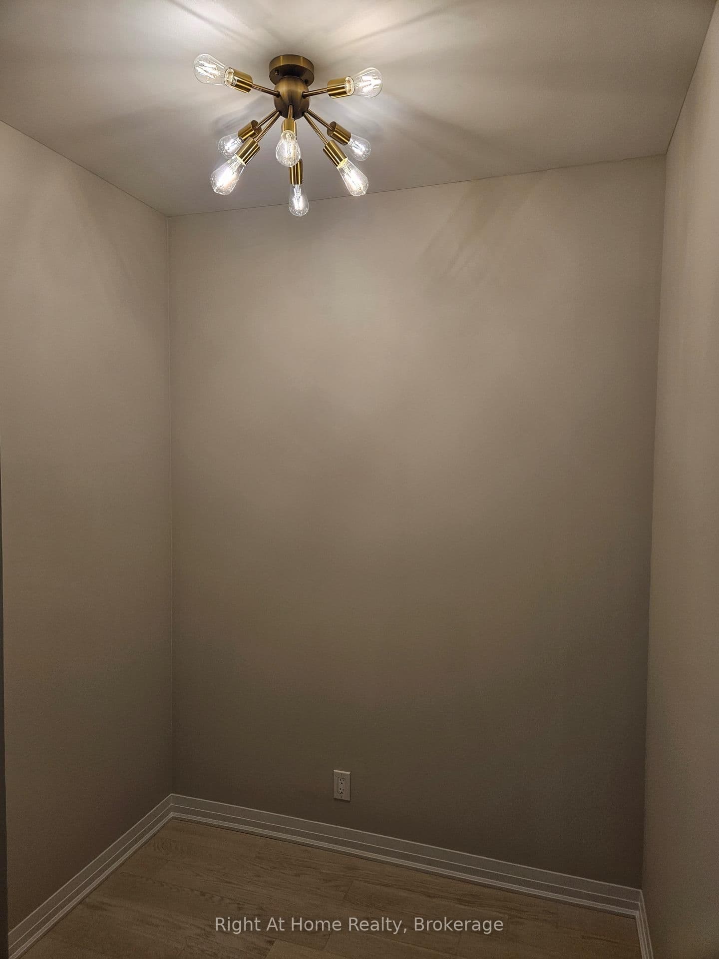 102 GROVEWOOD Common, Unit 527 thumbnail 11