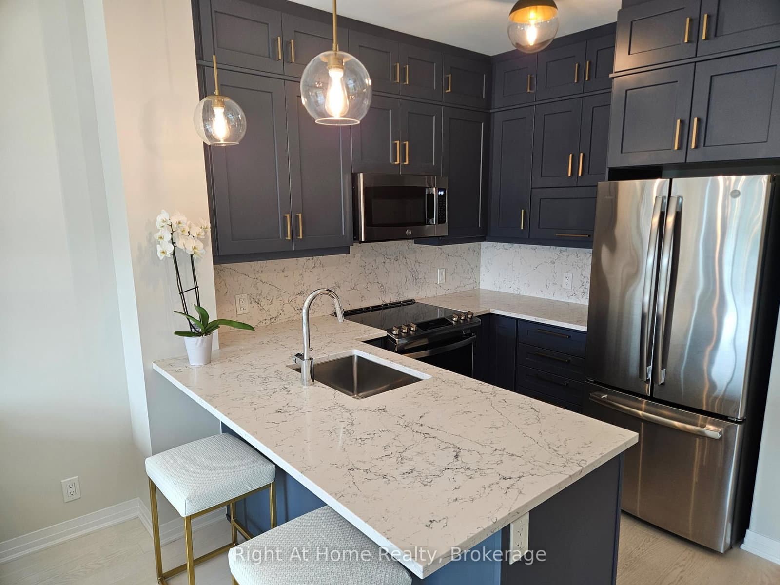 102 GROVEWOOD Common, Unit 527 thumbnail 3