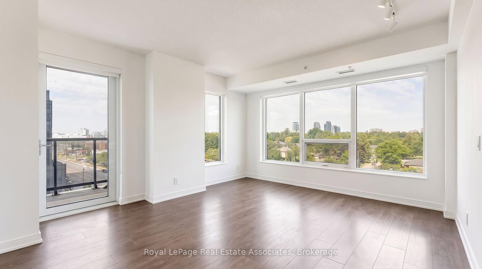 30 Samuel Wood Way, Unit 602 thumbnail 8