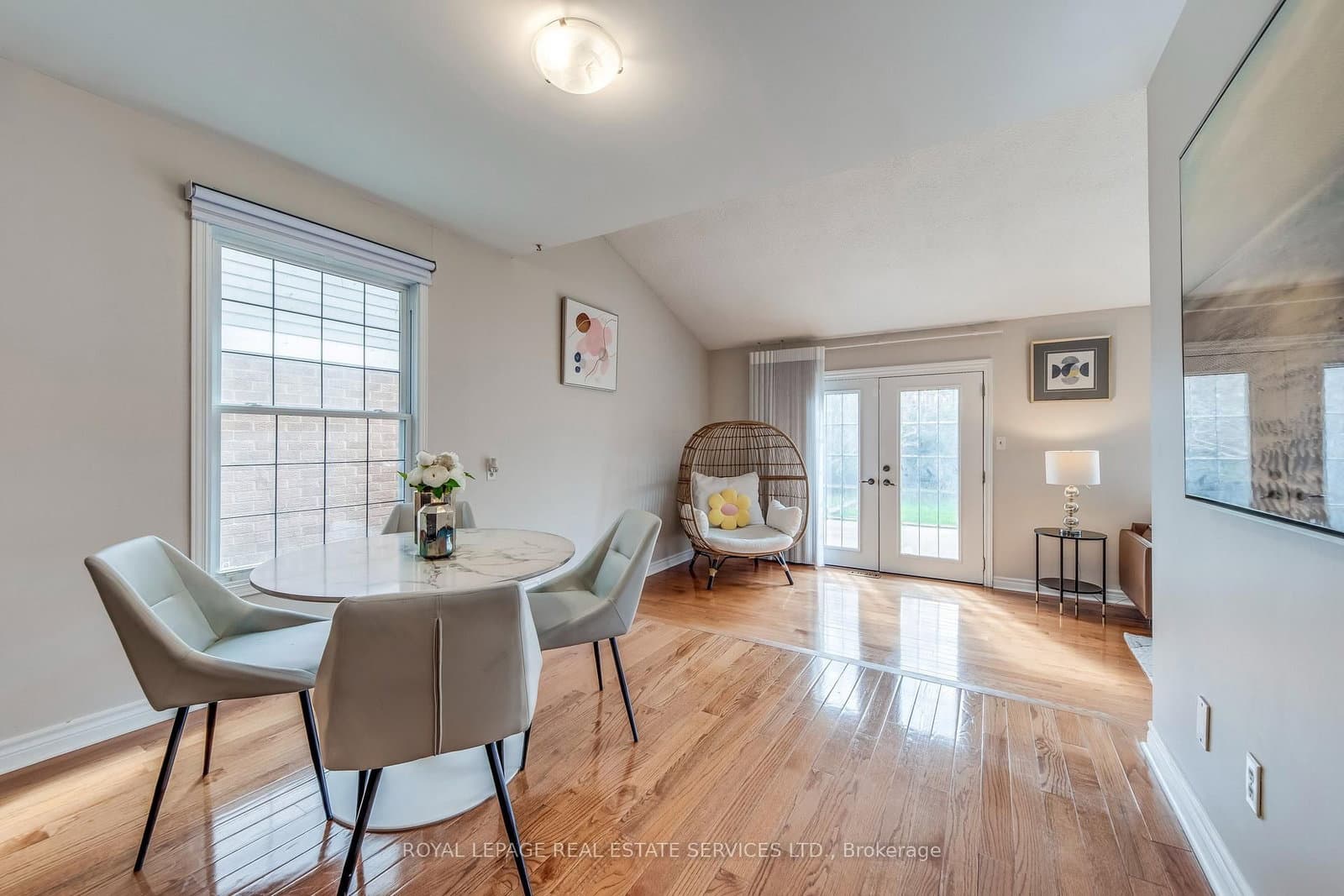 3390 Chartrand Crescent thumbnail 17