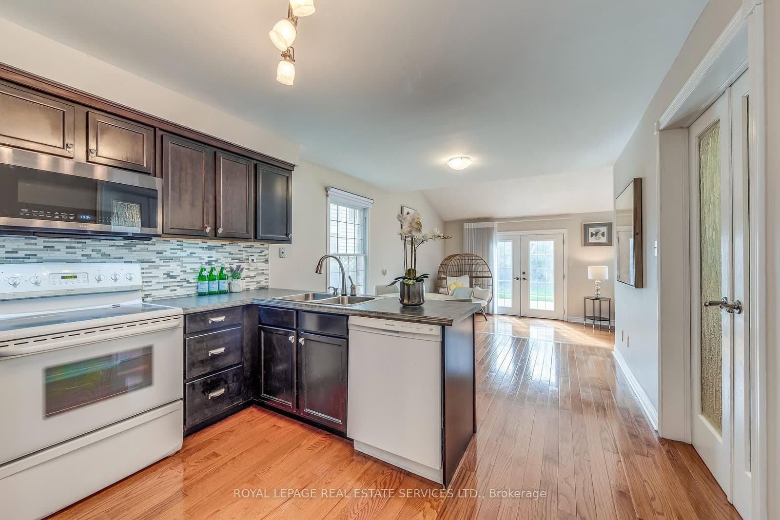3390 Chartrand Crescent thumbnail 18
