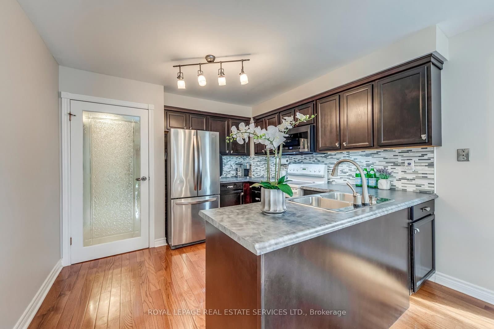 3390 Chartrand Crescent thumbnail 19