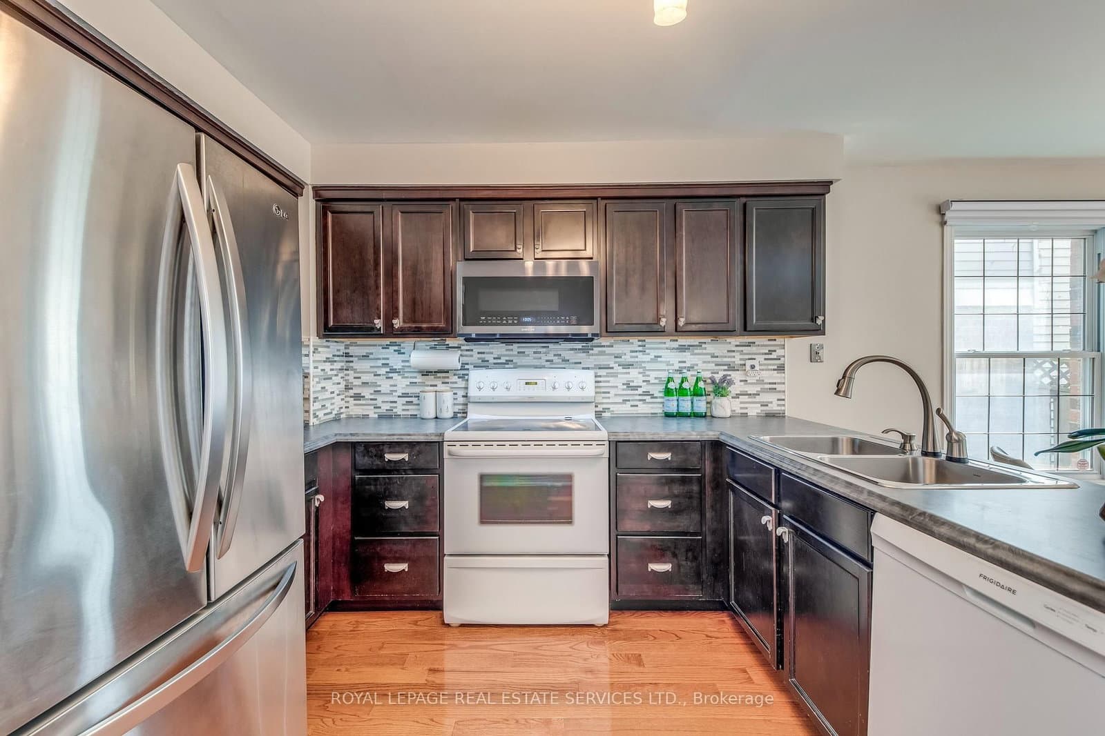 3390 Chartrand Crescent thumbnail 20