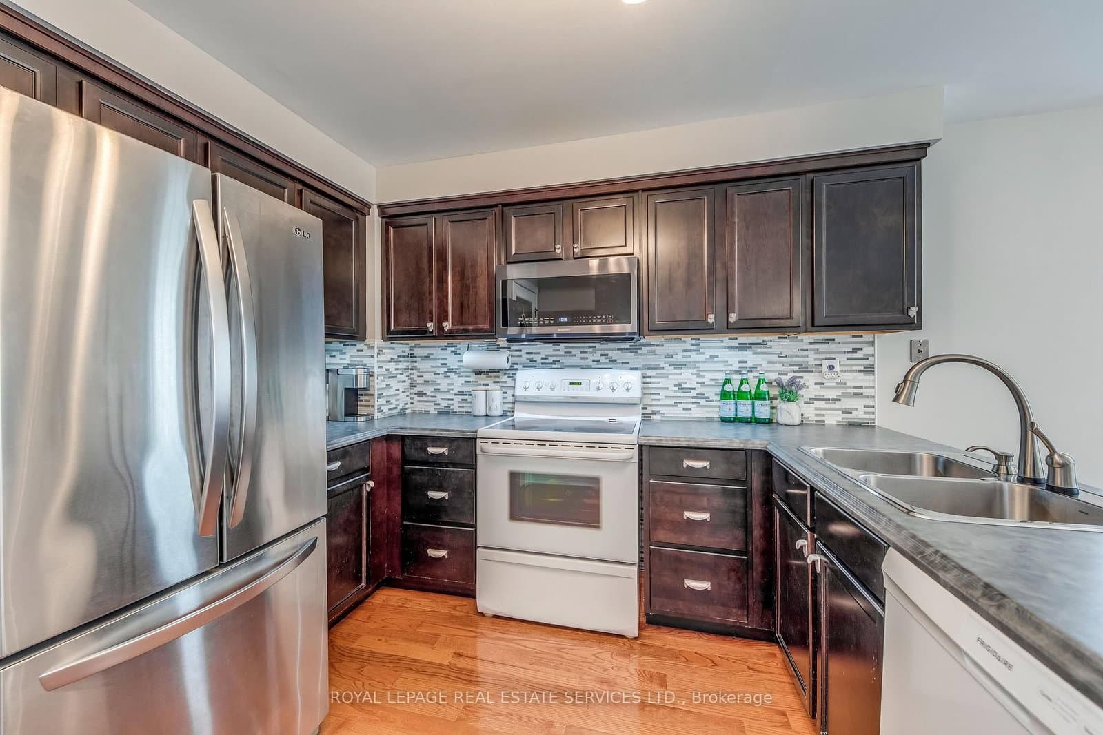 3390 Chartrand Crescent thumbnail 22