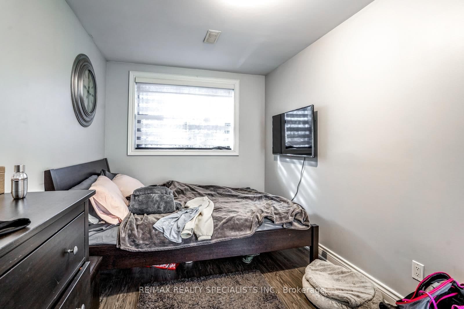 6 Brant Avenue thumbnail 16