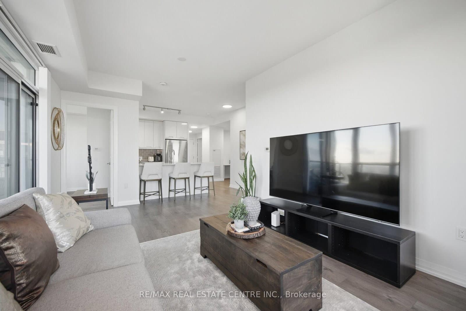 35 Watergarden Drive, Unit 2414 thumbnail 10