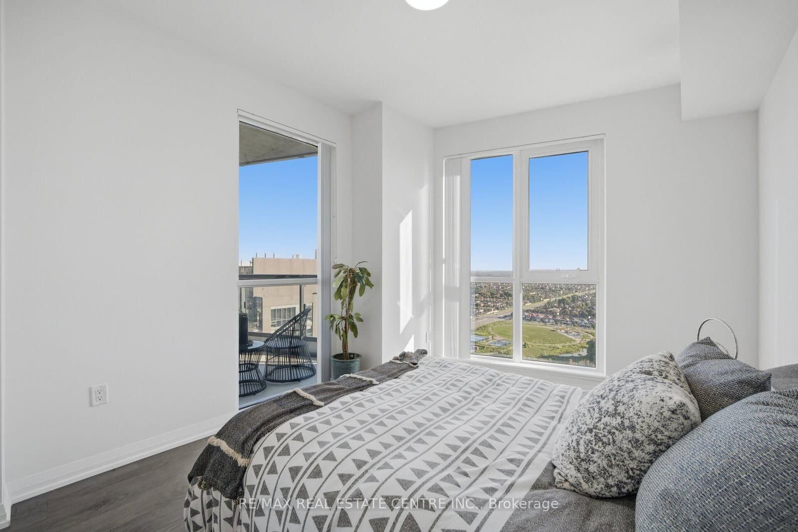 35 Watergarden Drive, Unit 2414 thumbnail 23