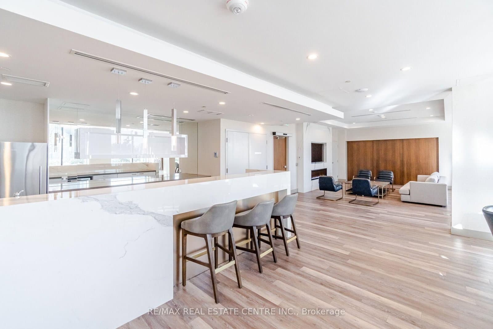 35 Watergarden Drive, Unit 2414 thumbnail 40