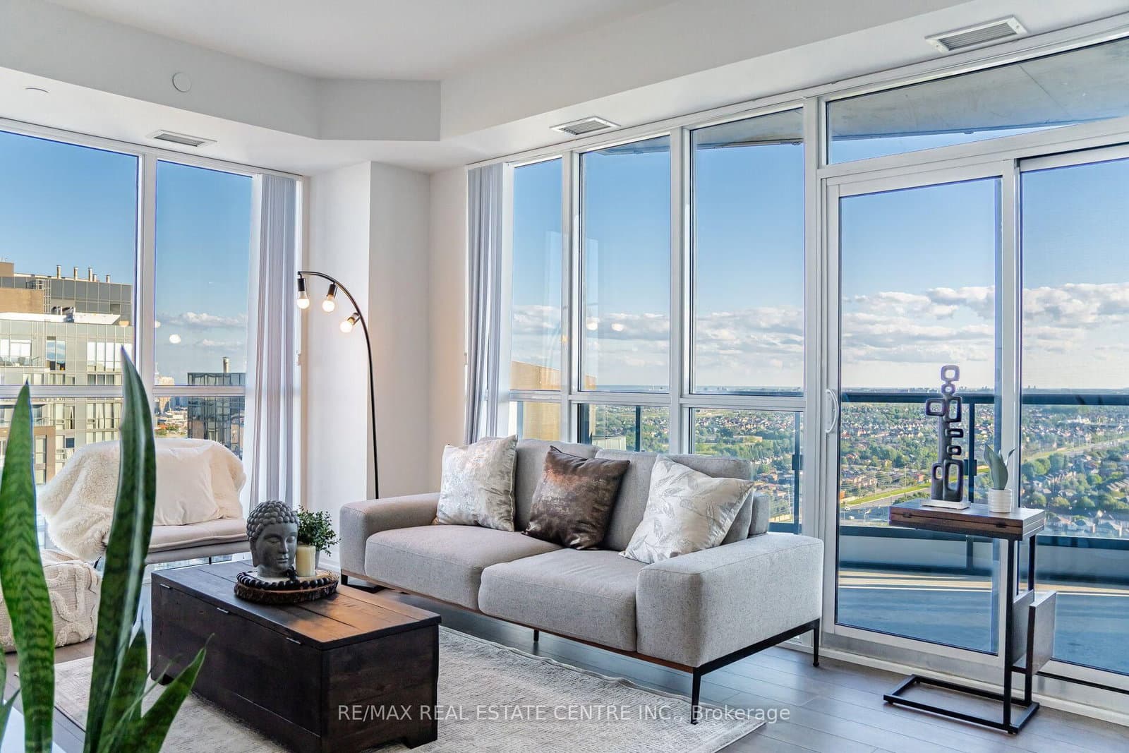 35 Watergarden Drive, Unit 2414 thumbnail 6