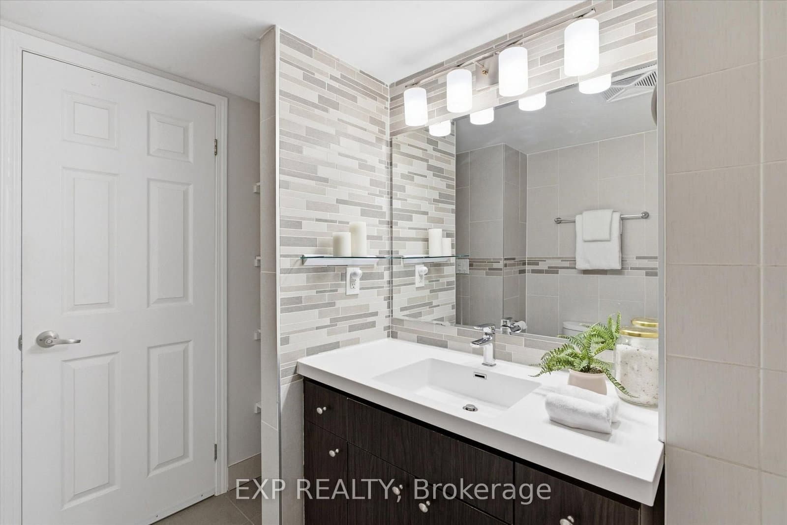 60 Baycliffe Crescent, Unit 412A thumbnail 15