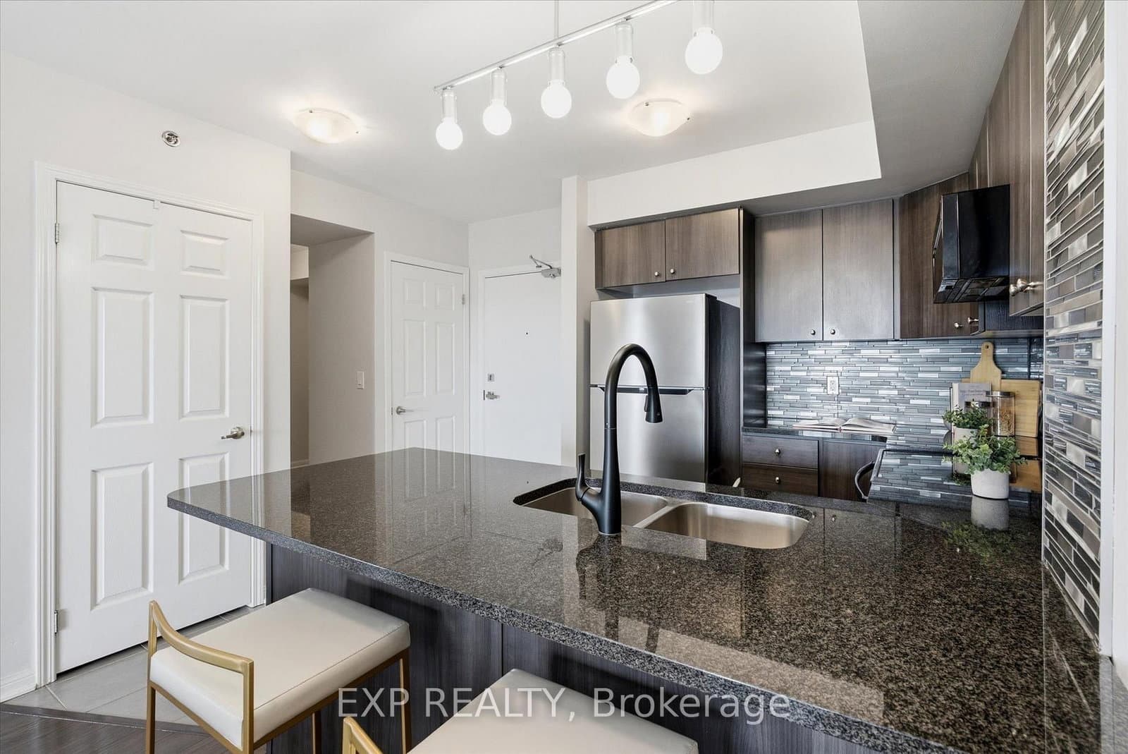 60 Baycliffe Crescent, Unit 412A thumbnail 7
