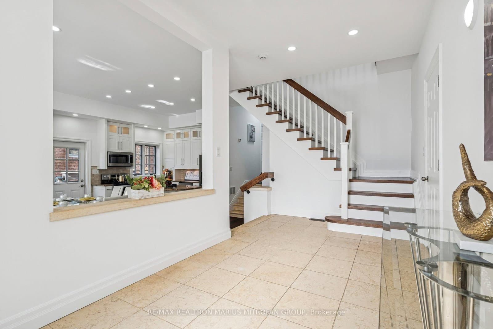 7 Rollins Place thumbnail 3