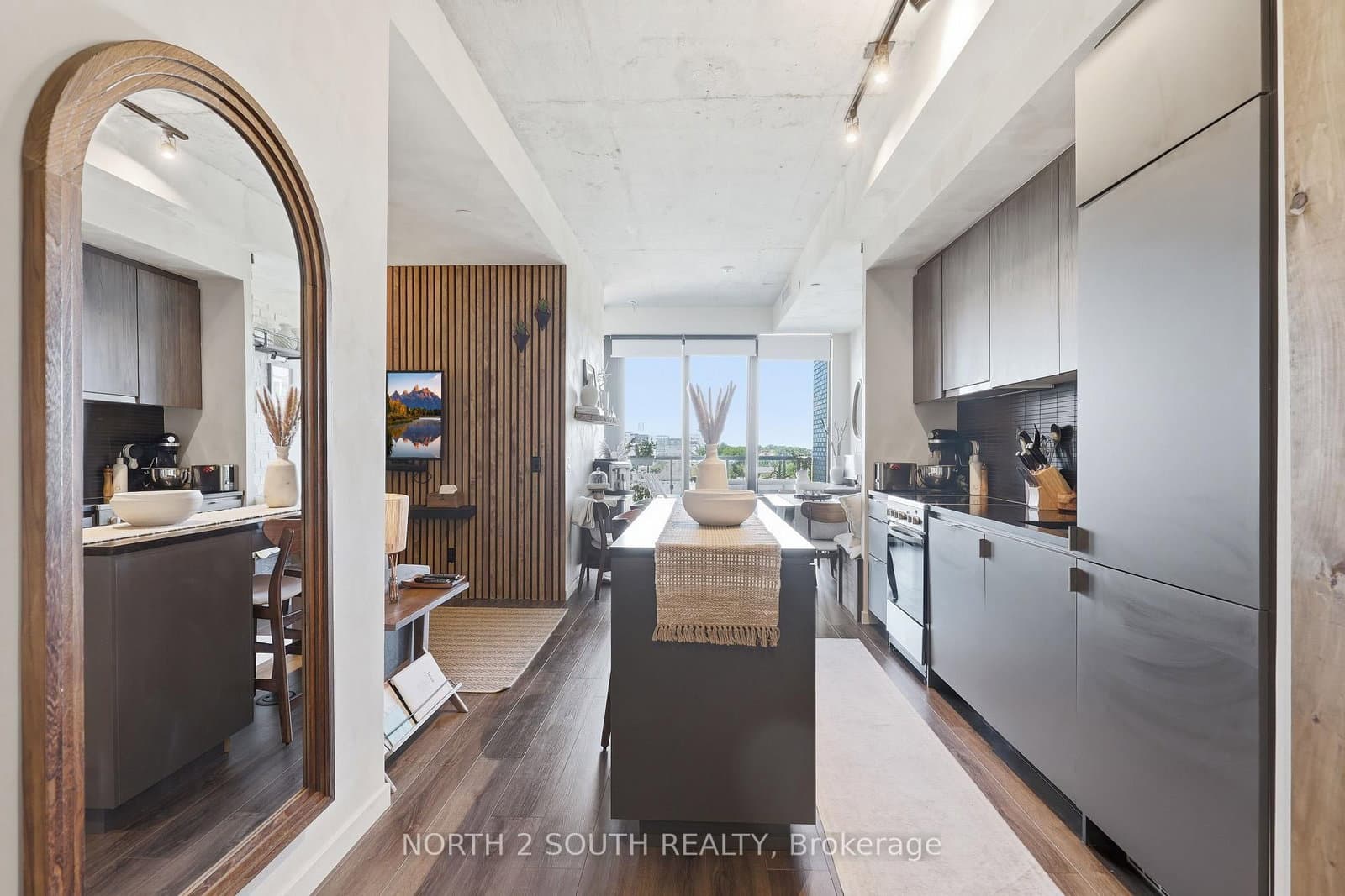7 Smith Crescent, Unit 717 - Image 1