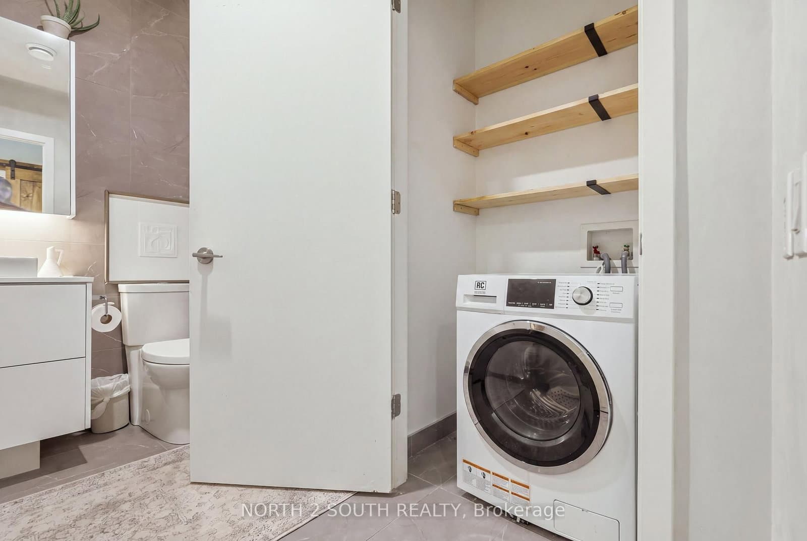 7 Smith Crescent, Unit 717 thumbnail 22