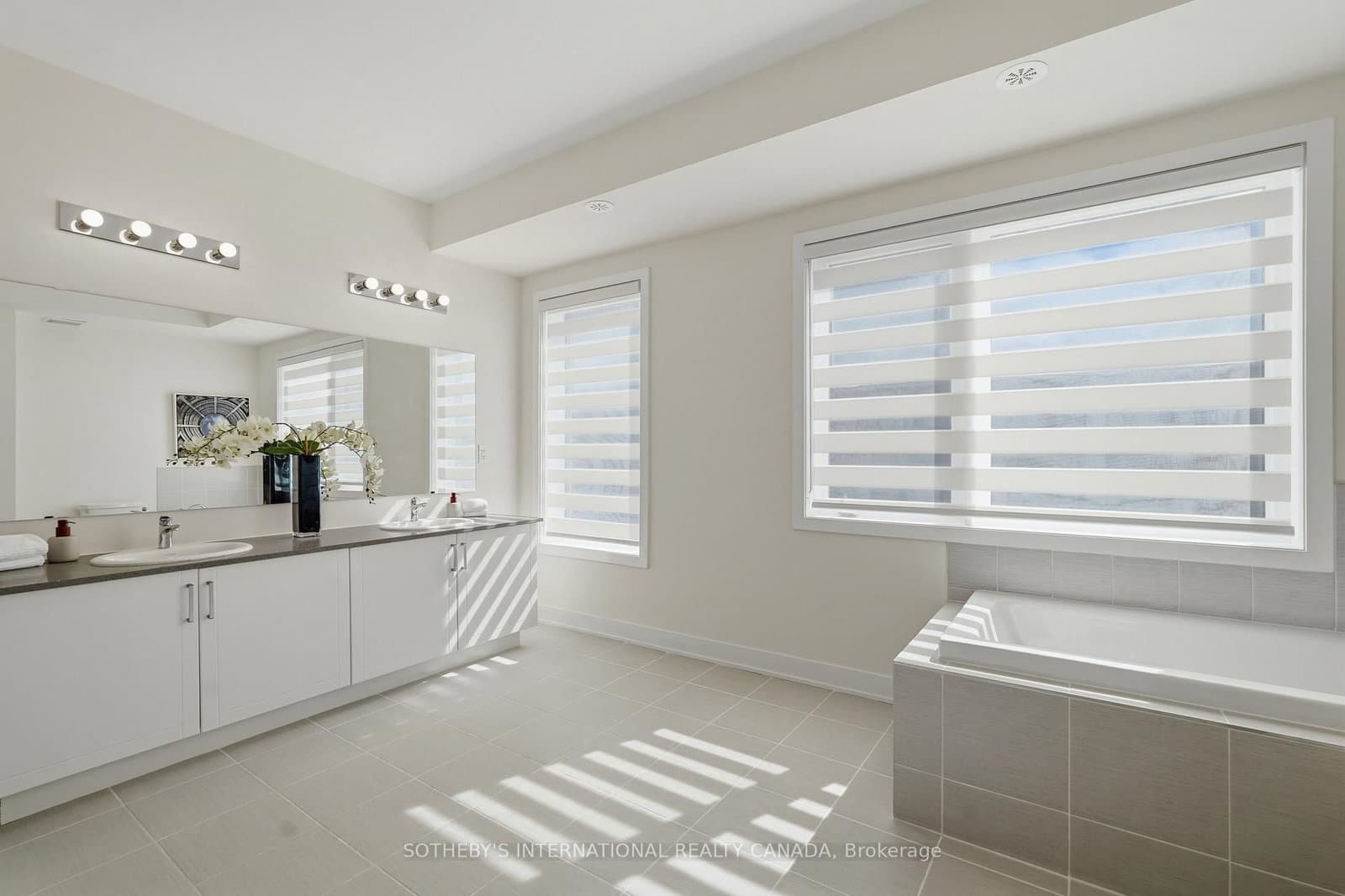 60 William Duncan Road thumbnail 17
