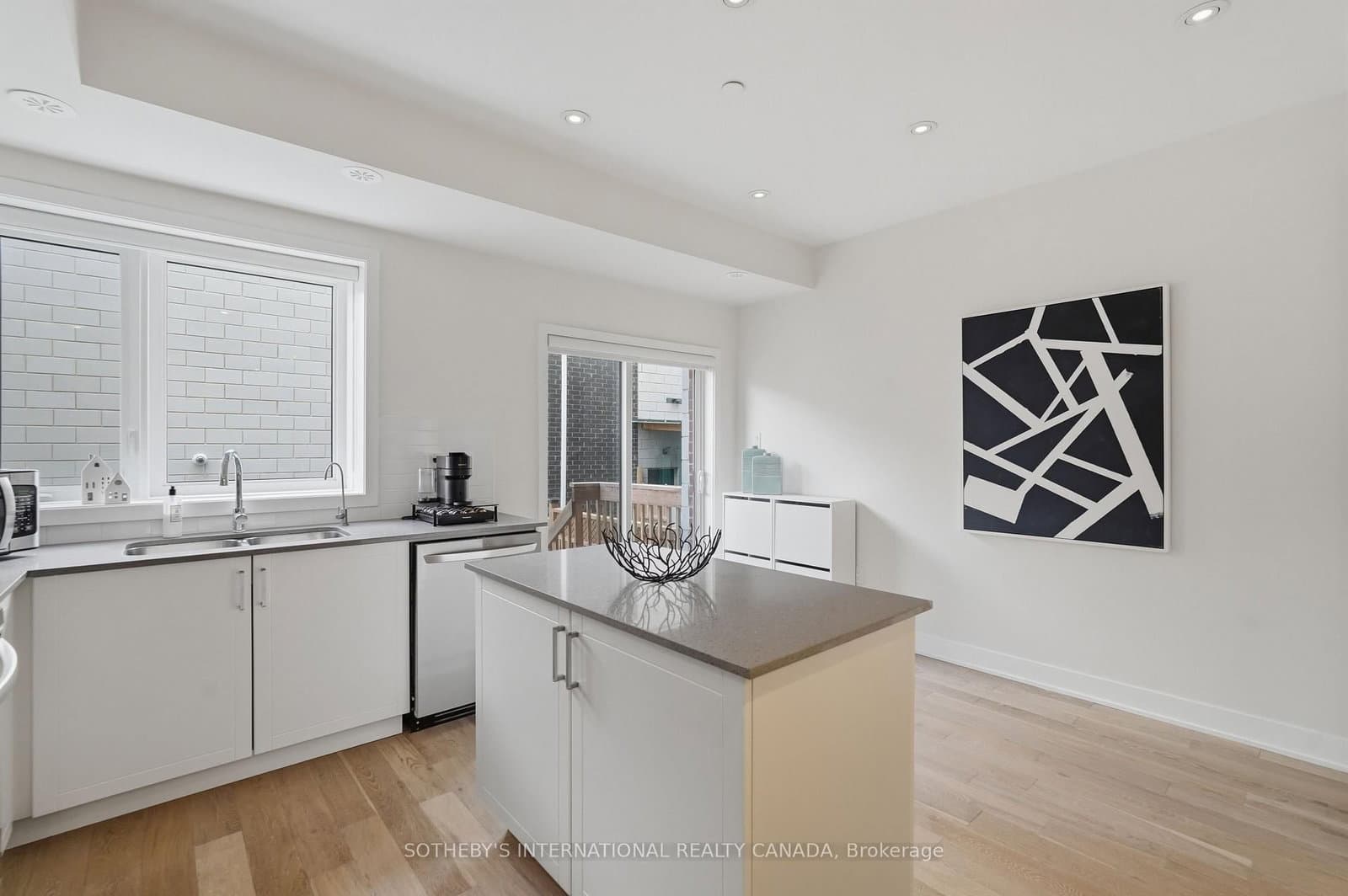 60 William Duncan Road thumbnail 7