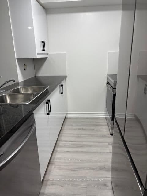 70 High Park Avenue, Unit 1406 thumbnail 4