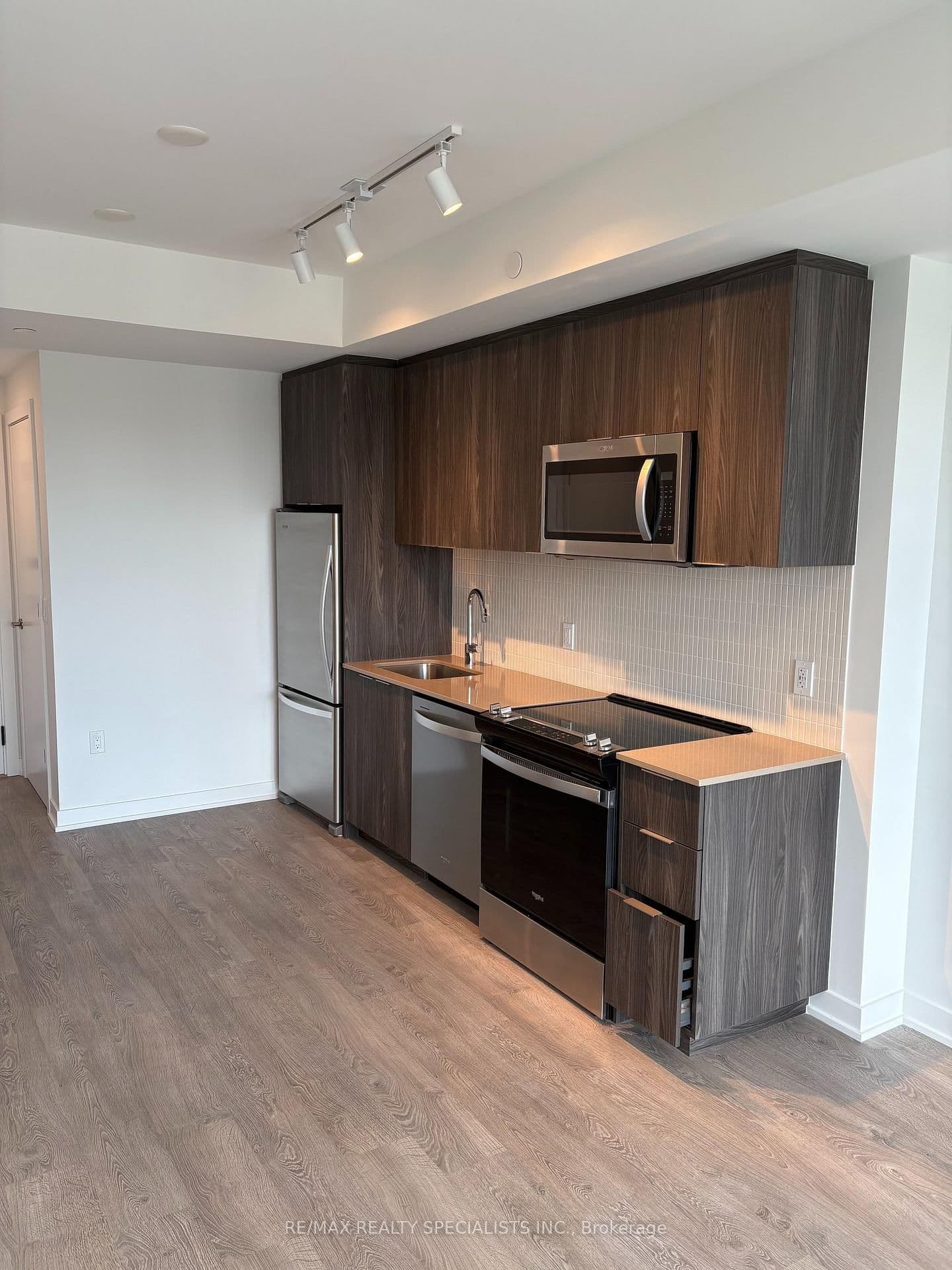 740 WHITLOCK Avenue, Unit 408 thumbnail 2