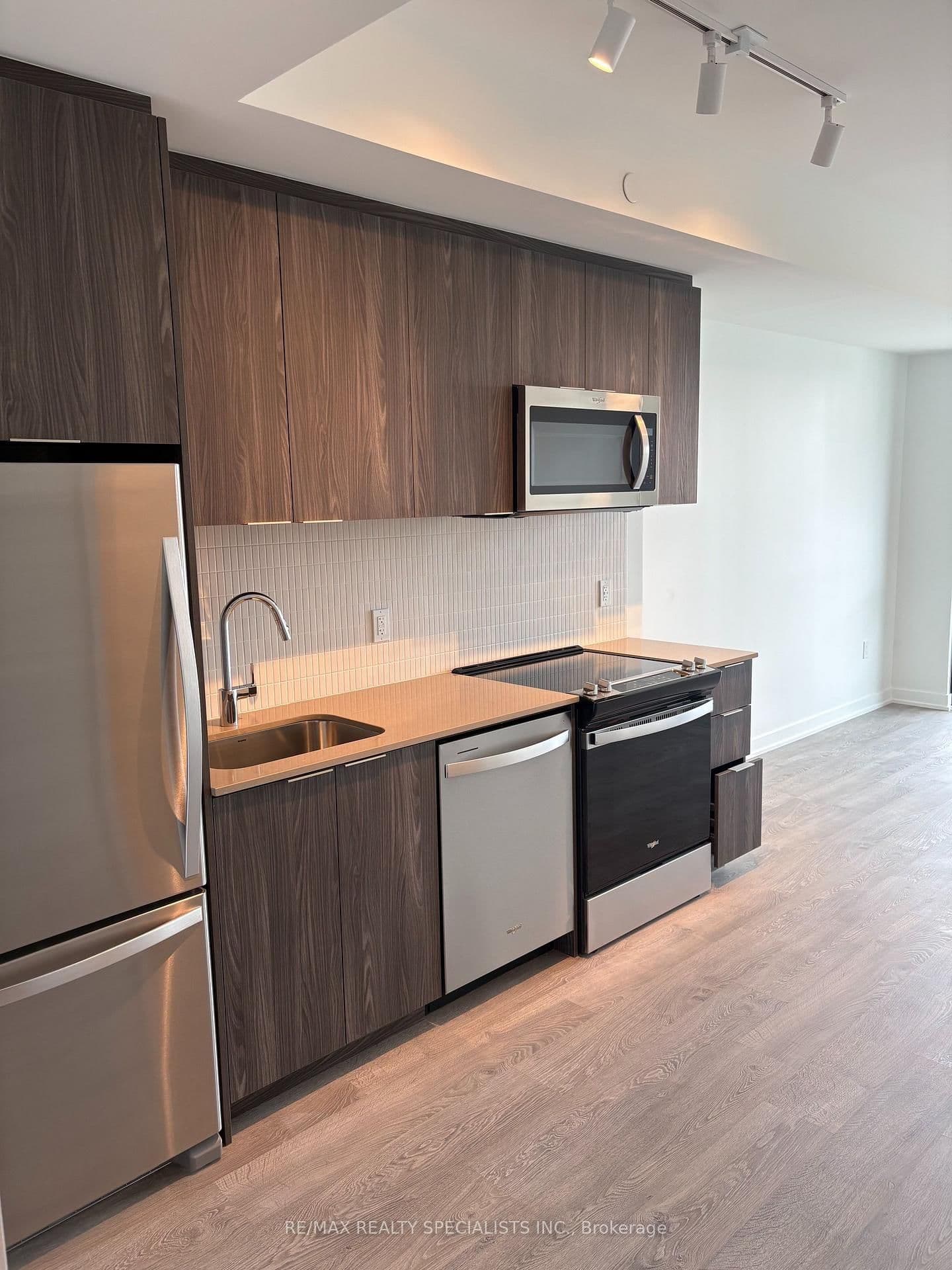 740 WHITLOCK Avenue, Unit 408 thumbnail 3