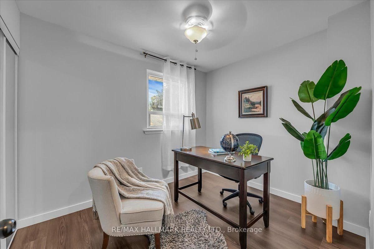 1286 Napier Crescent thumbnail 15