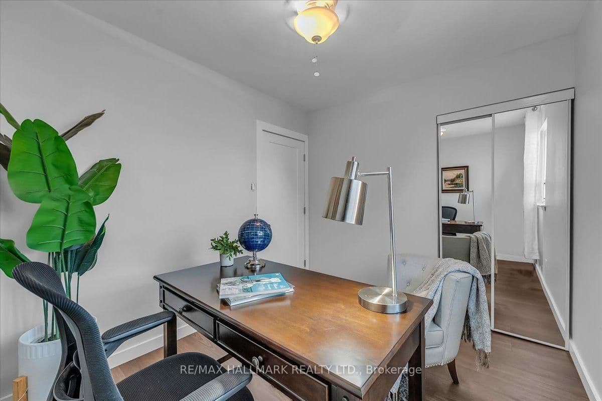 1286 Napier Crescent thumbnail 16