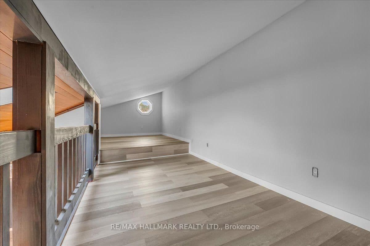 1286 Napier Crescent thumbnail 25