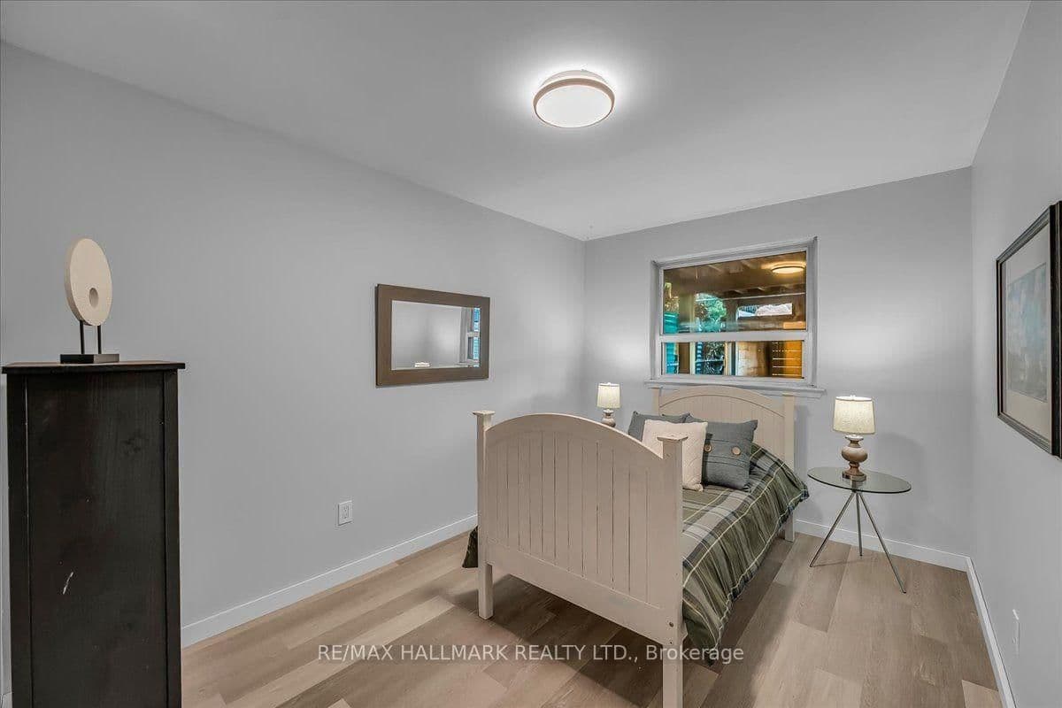 1286 Napier Crescent thumbnail 32