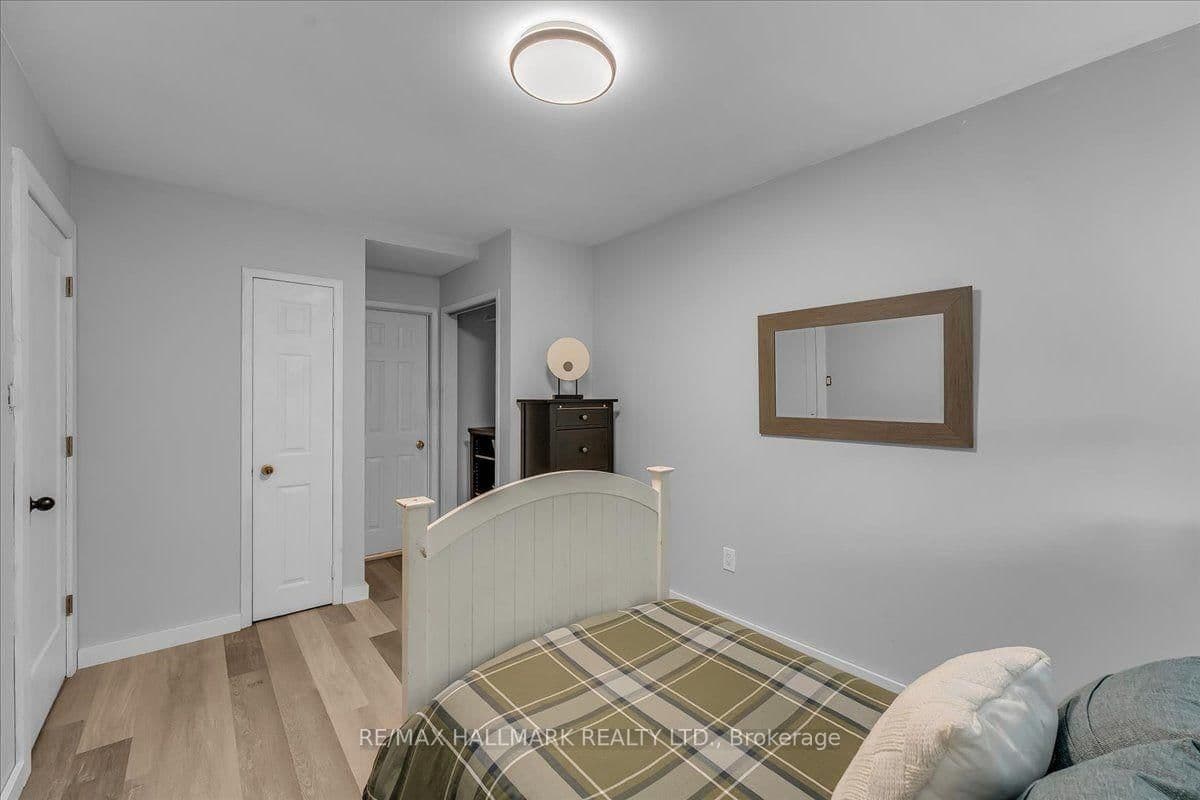 1286 Napier Crescent thumbnail 33