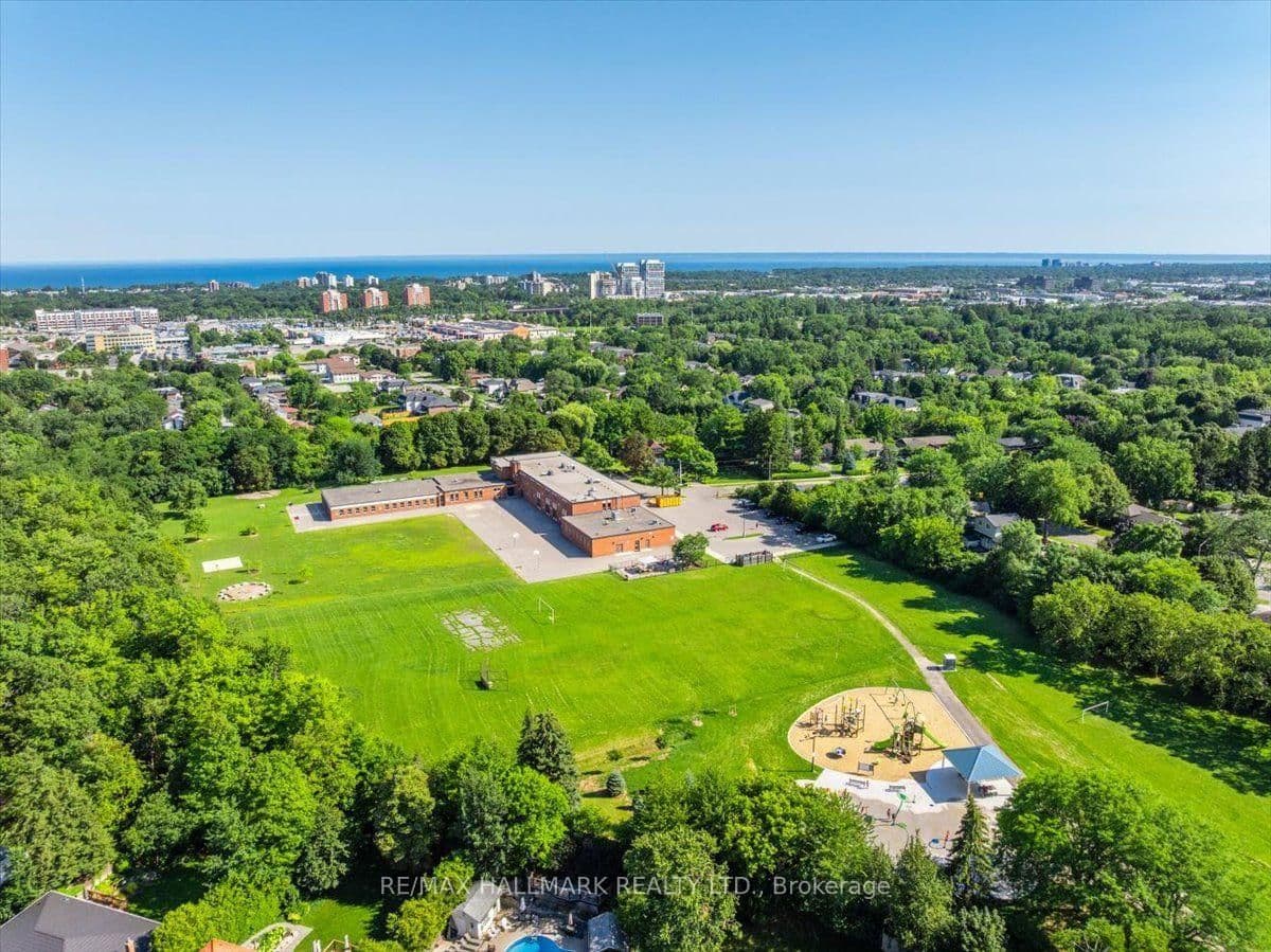 1286 Napier Crescent thumbnail 46