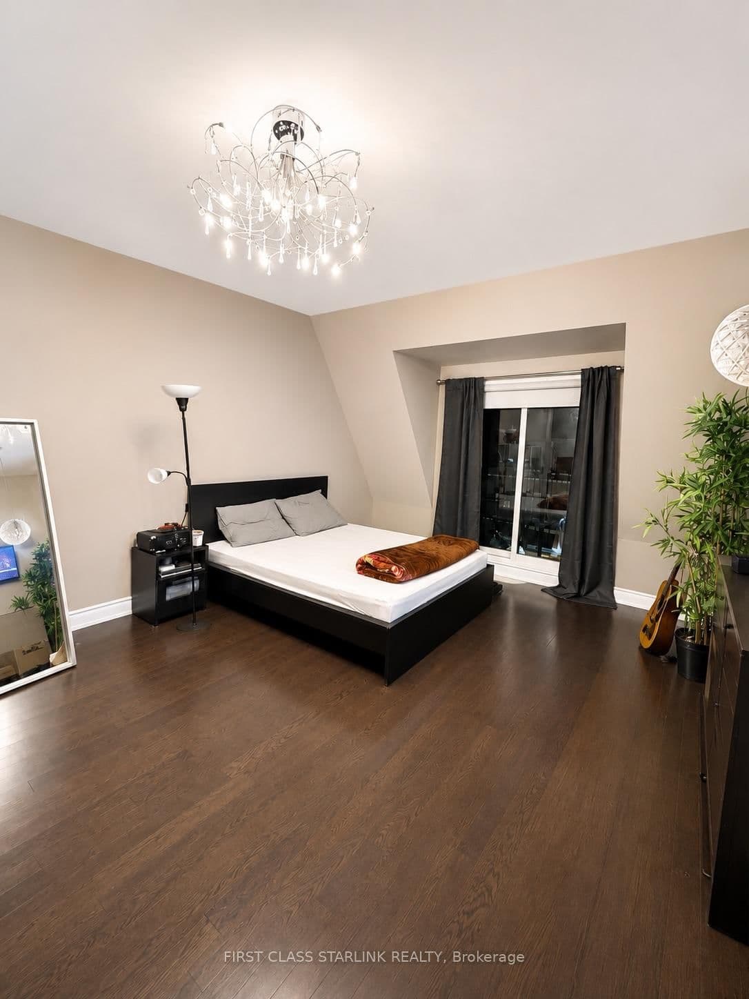 2058 Queensborough Gate, Unit 34 thumbnail 10
