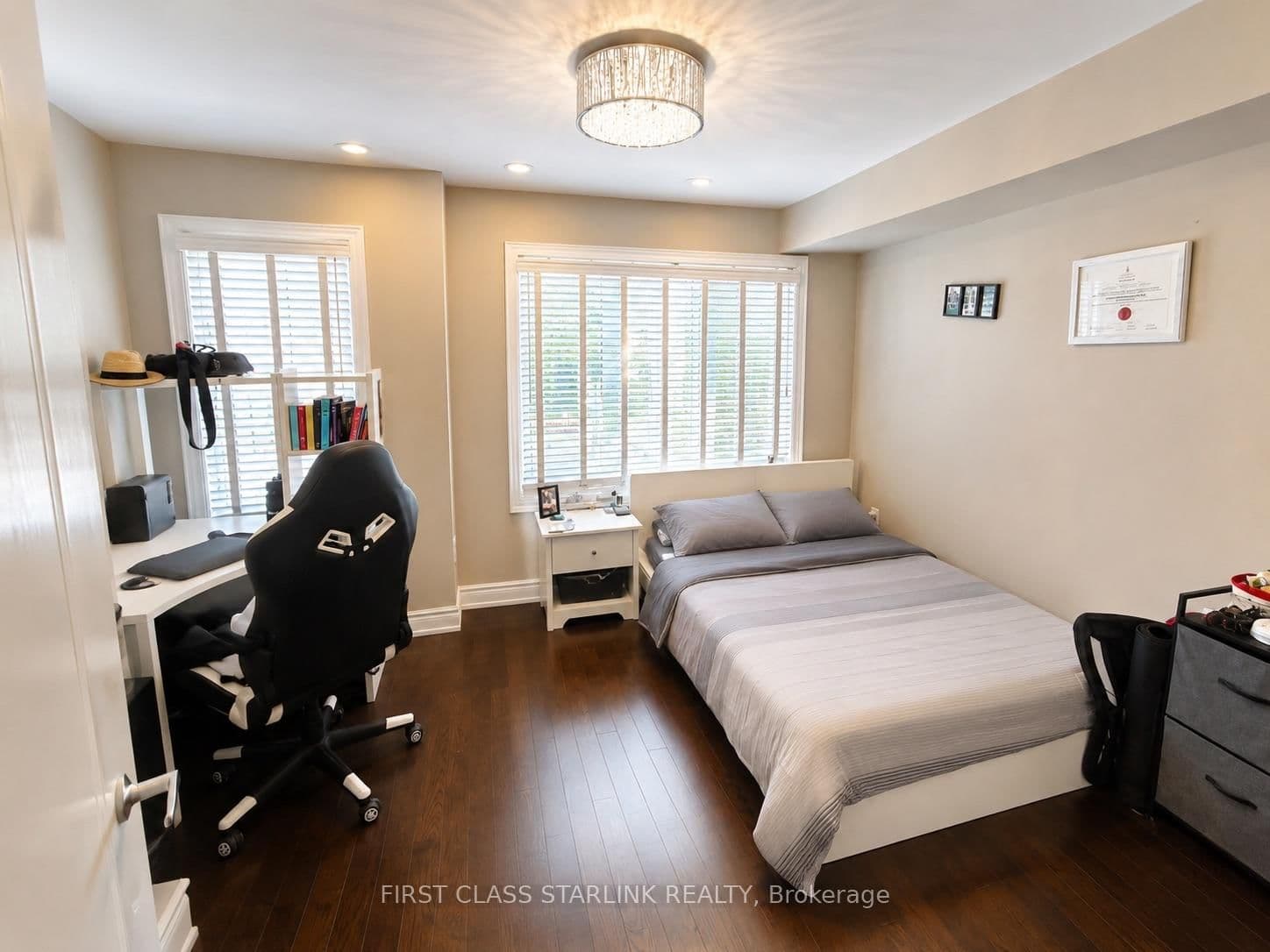 2058 Queensborough Gate, Unit 34 thumbnail 11