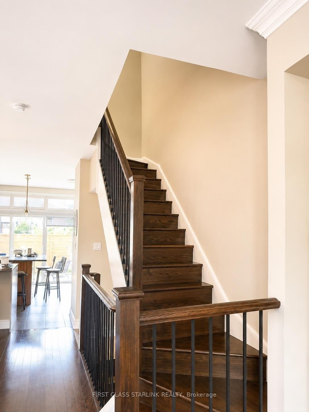 2058 Queensborough Gate, Unit 34 thumbnail 4