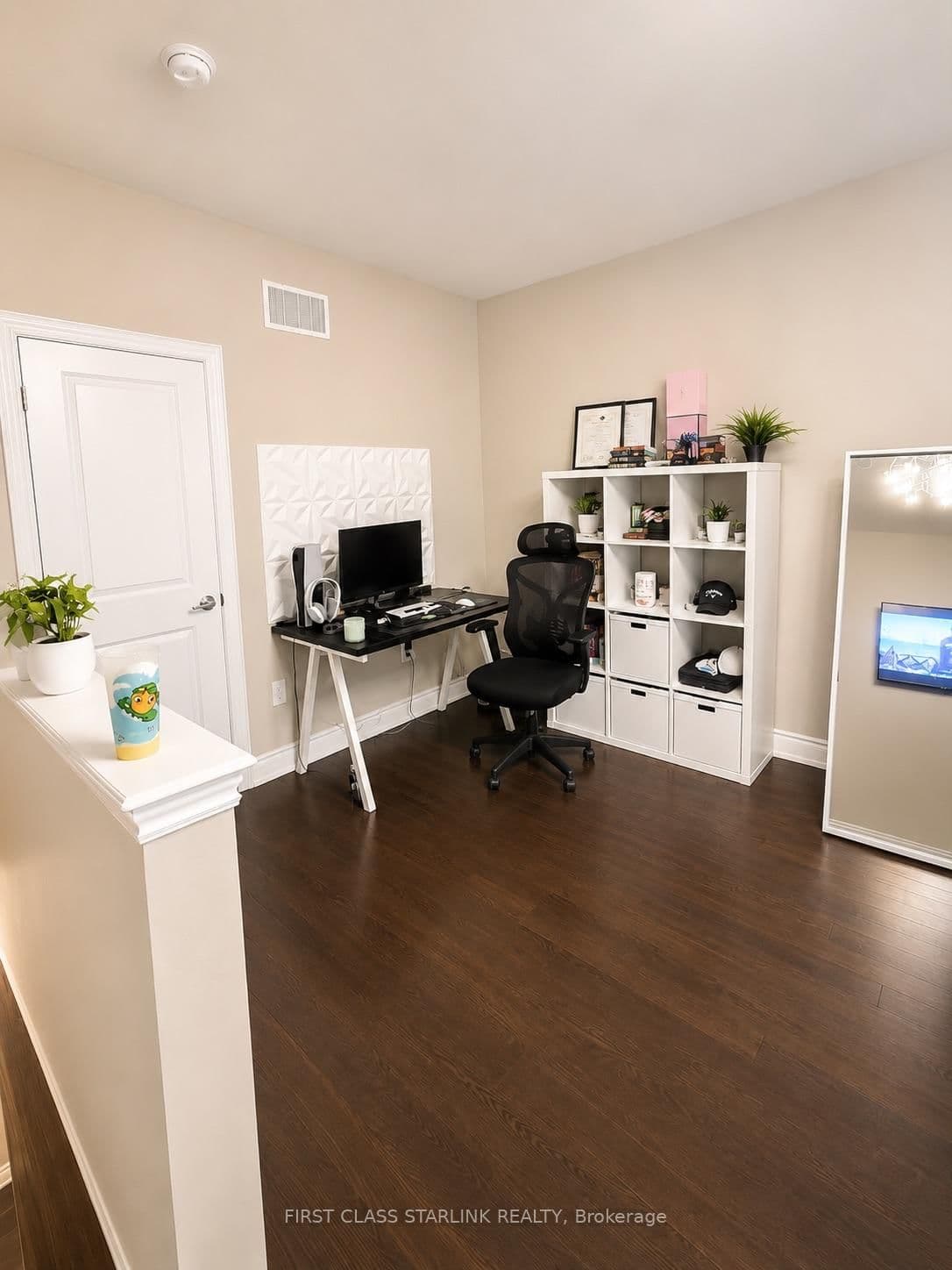 2058 Queensborough Gate, Unit 34 thumbnail 9