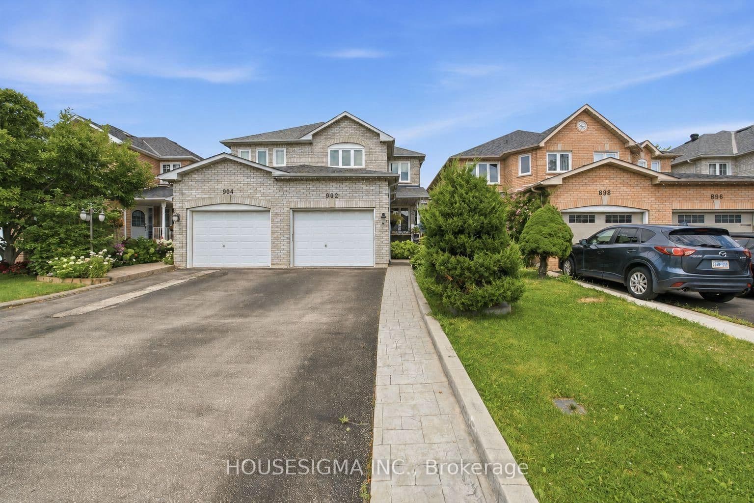 902 Applecroft Circle thumbnail 2