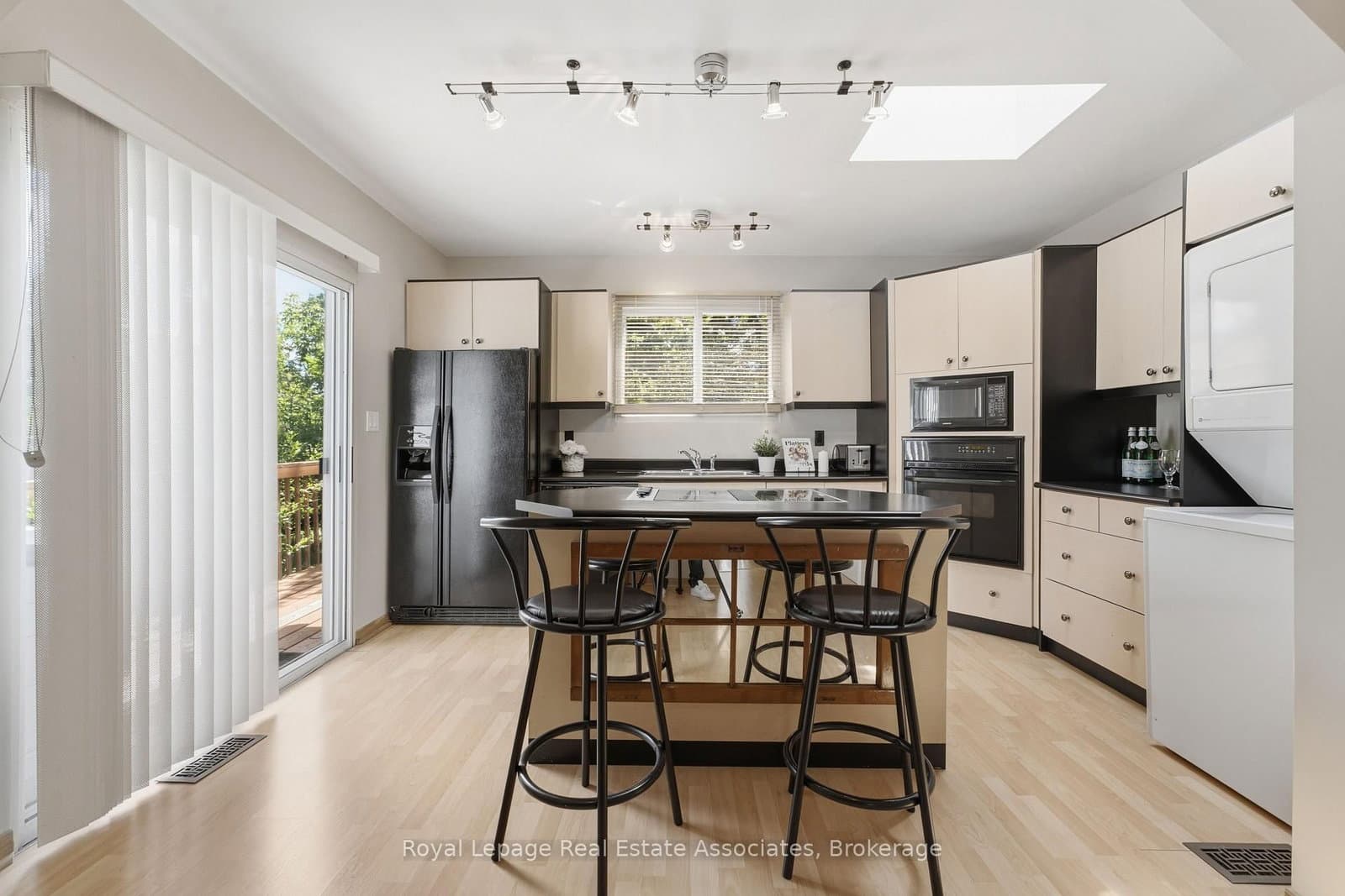 64 Eaglewood Boulevard thumbnail 12