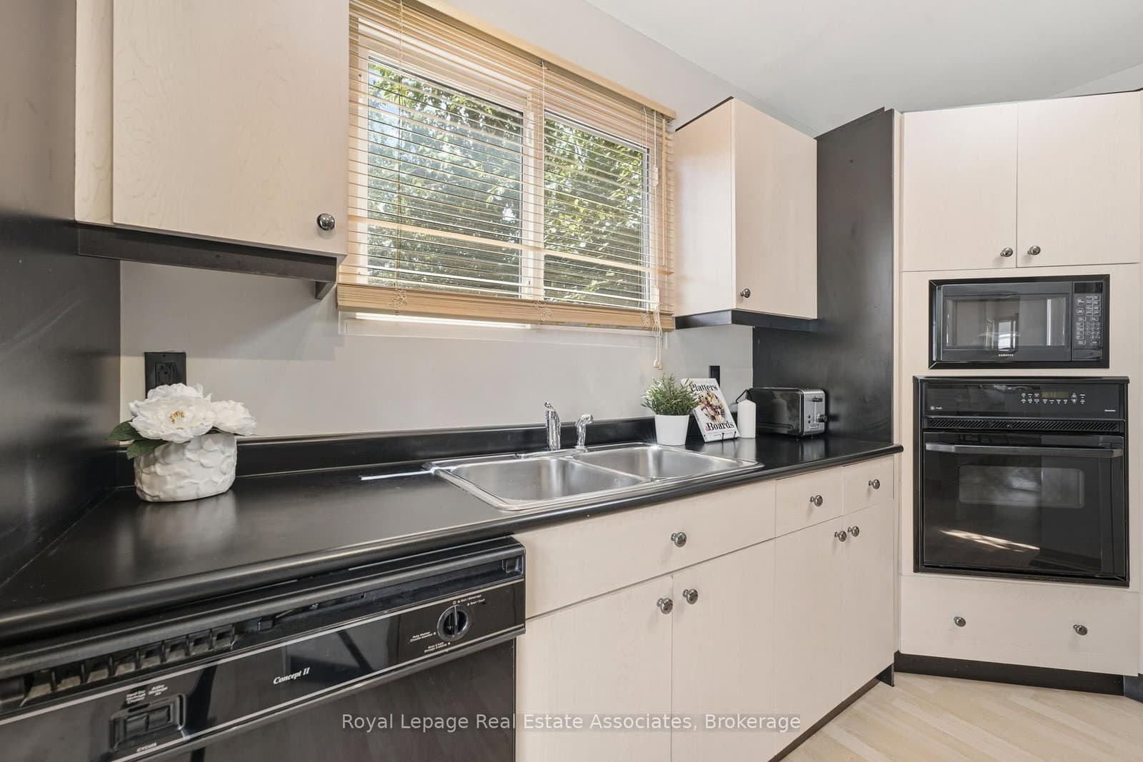64 Eaglewood Boulevard thumbnail 16