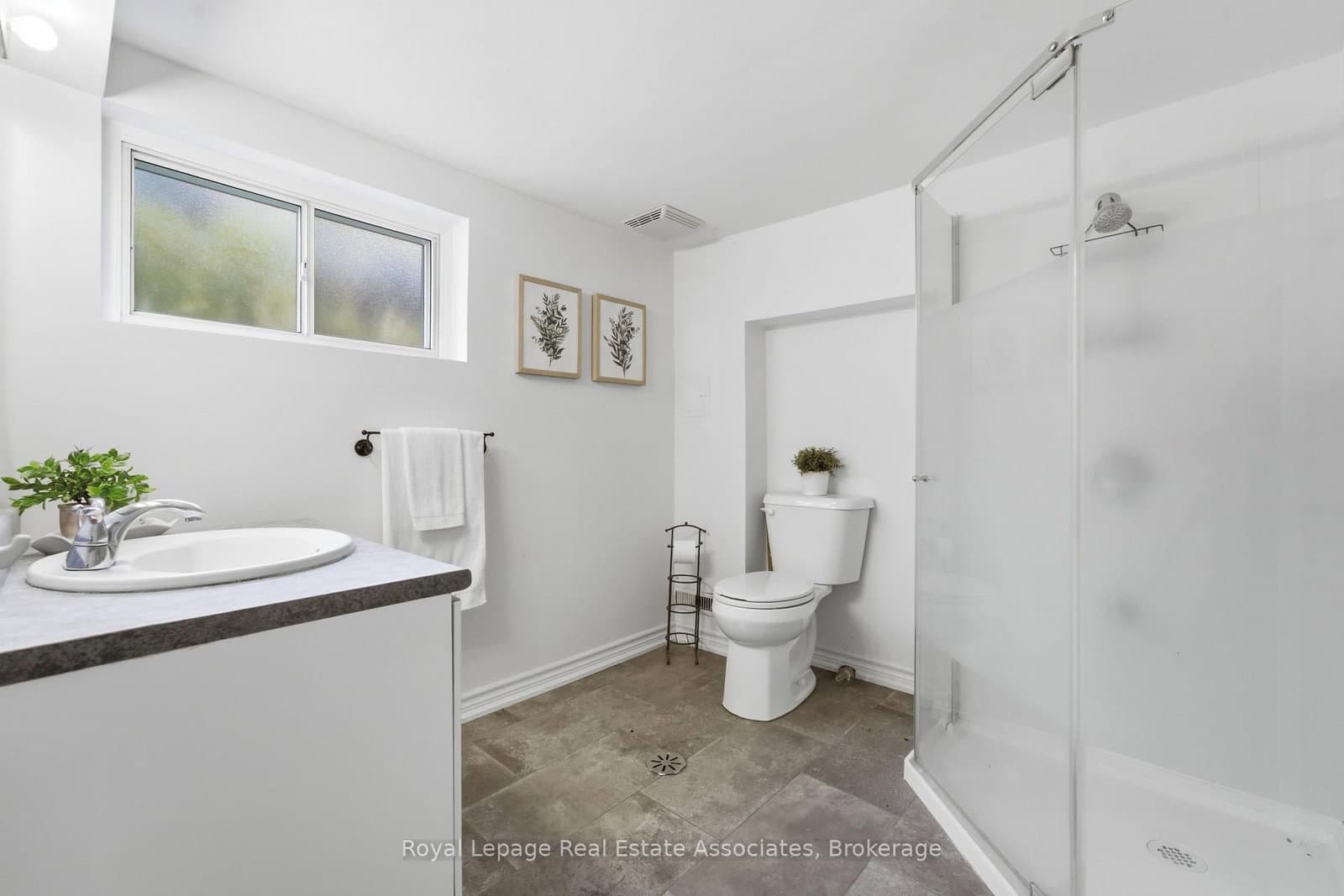64 Eaglewood Boulevard thumbnail 28