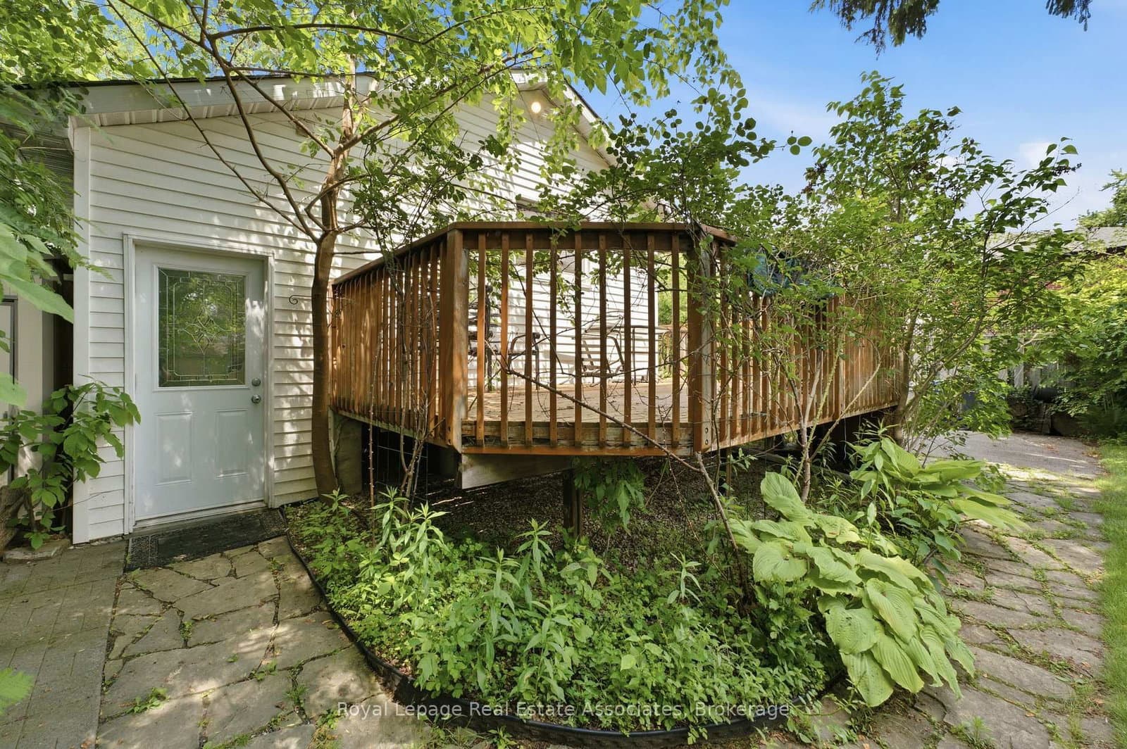 64 Eaglewood Boulevard thumbnail 35