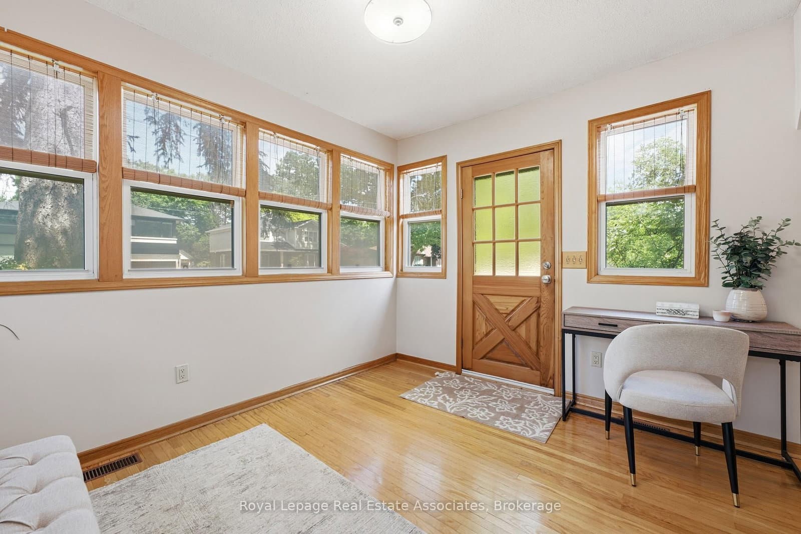 64 Eaglewood Boulevard thumbnail 4