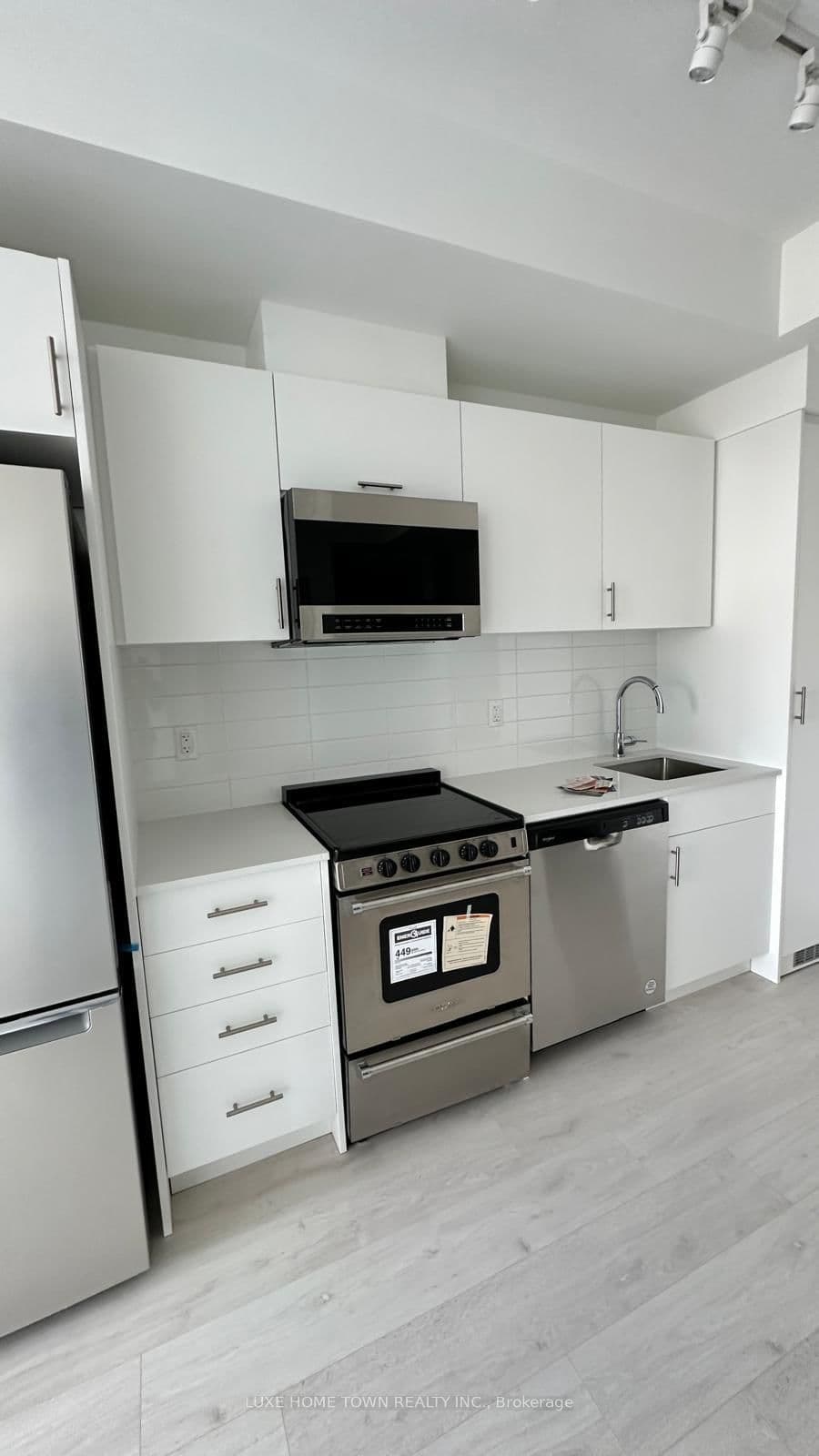 412 Silver Maple Road, Unit 402 thumbnail 16