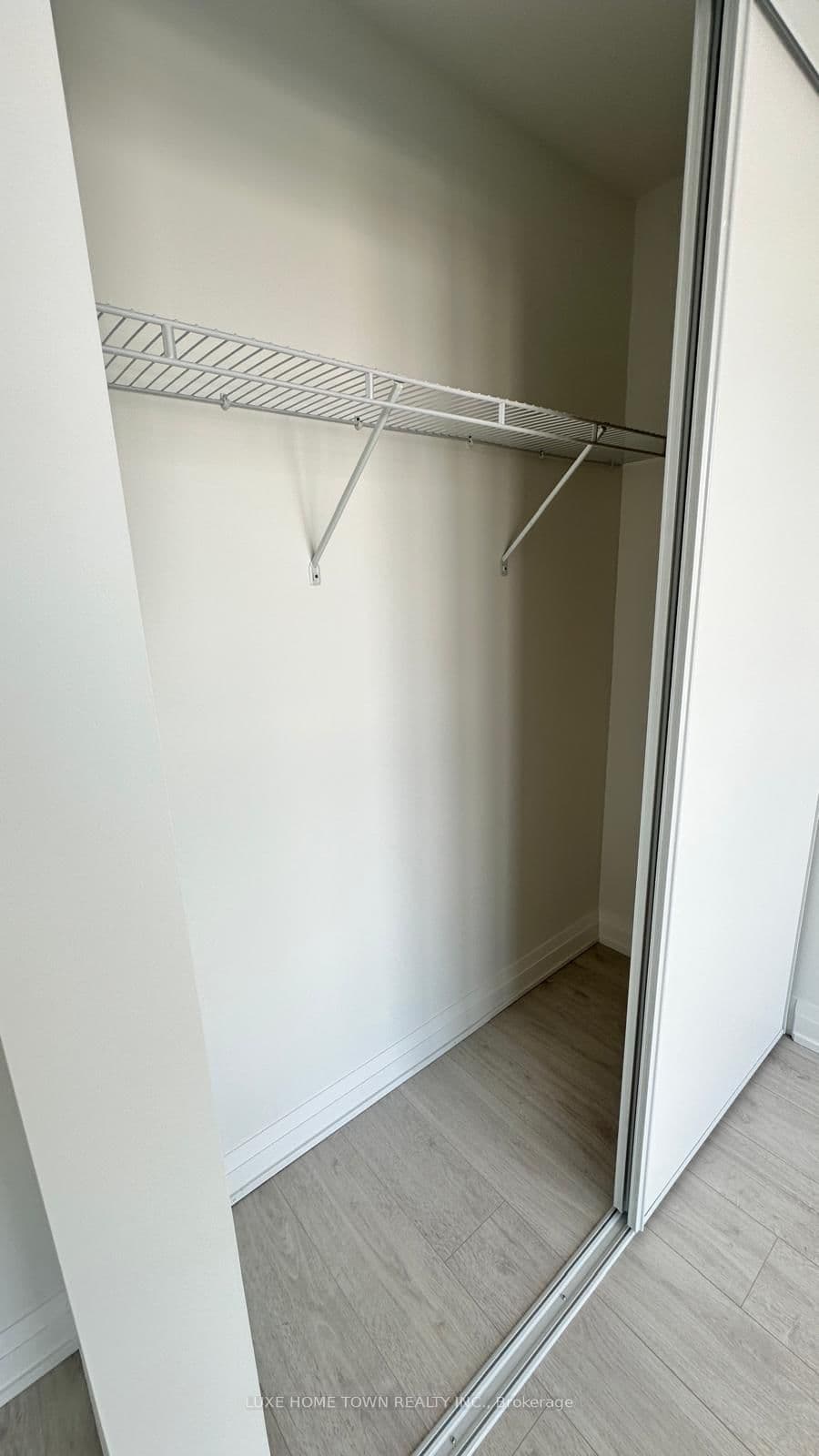 412 Silver Maple Road, Unit 402 thumbnail 25