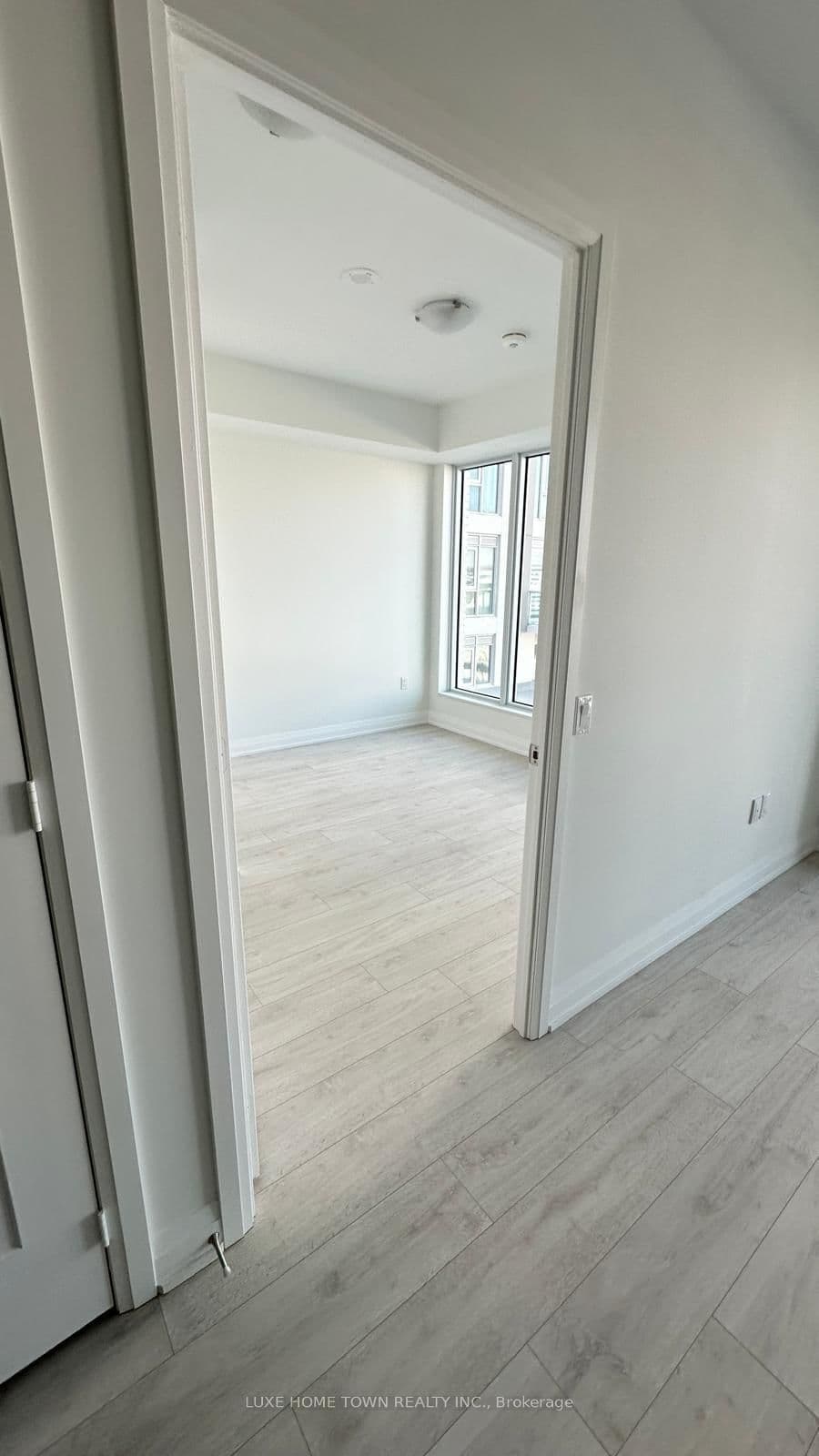 412 Silver Maple Road, Unit 402 thumbnail 30