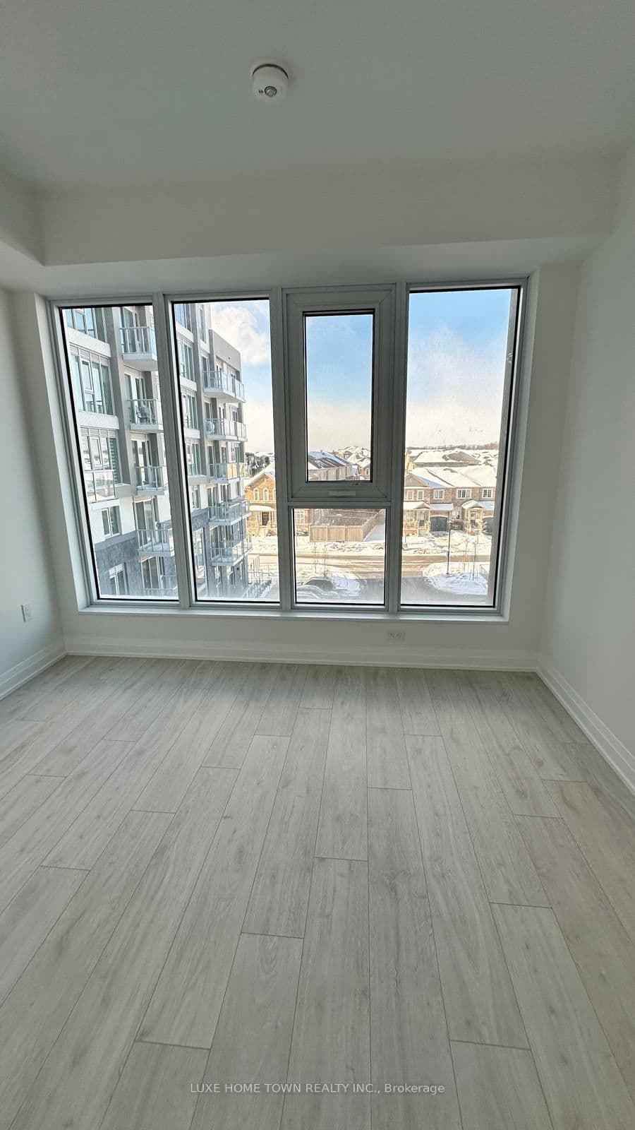 412 Silver Maple Road, Unit 402 thumbnail 32