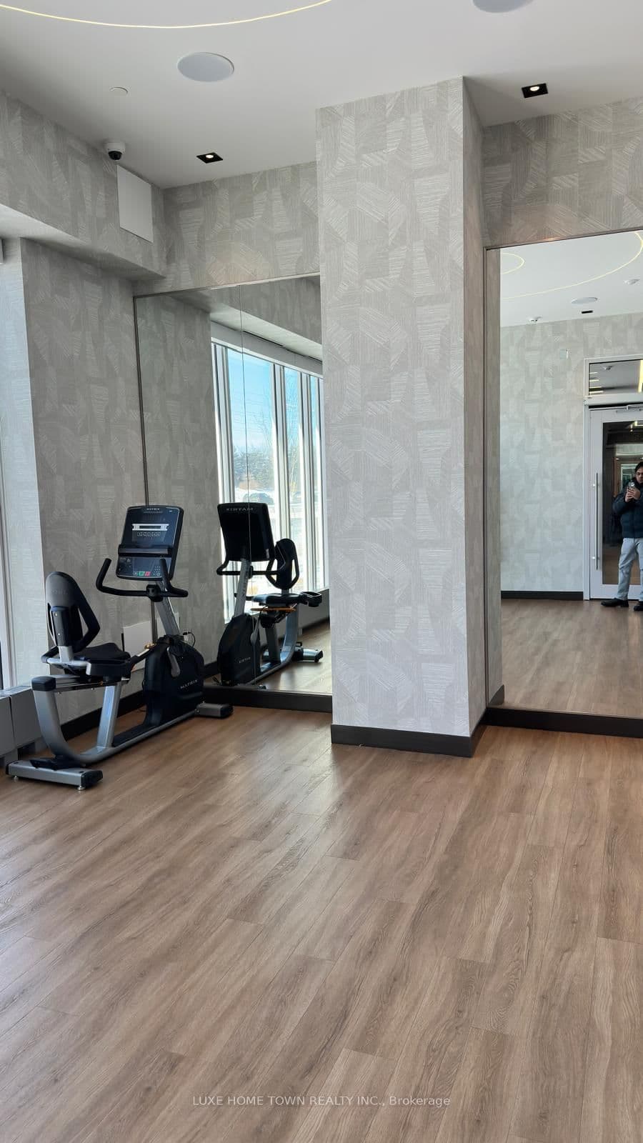 412 Silver Maple Road, Unit 402 thumbnail 8