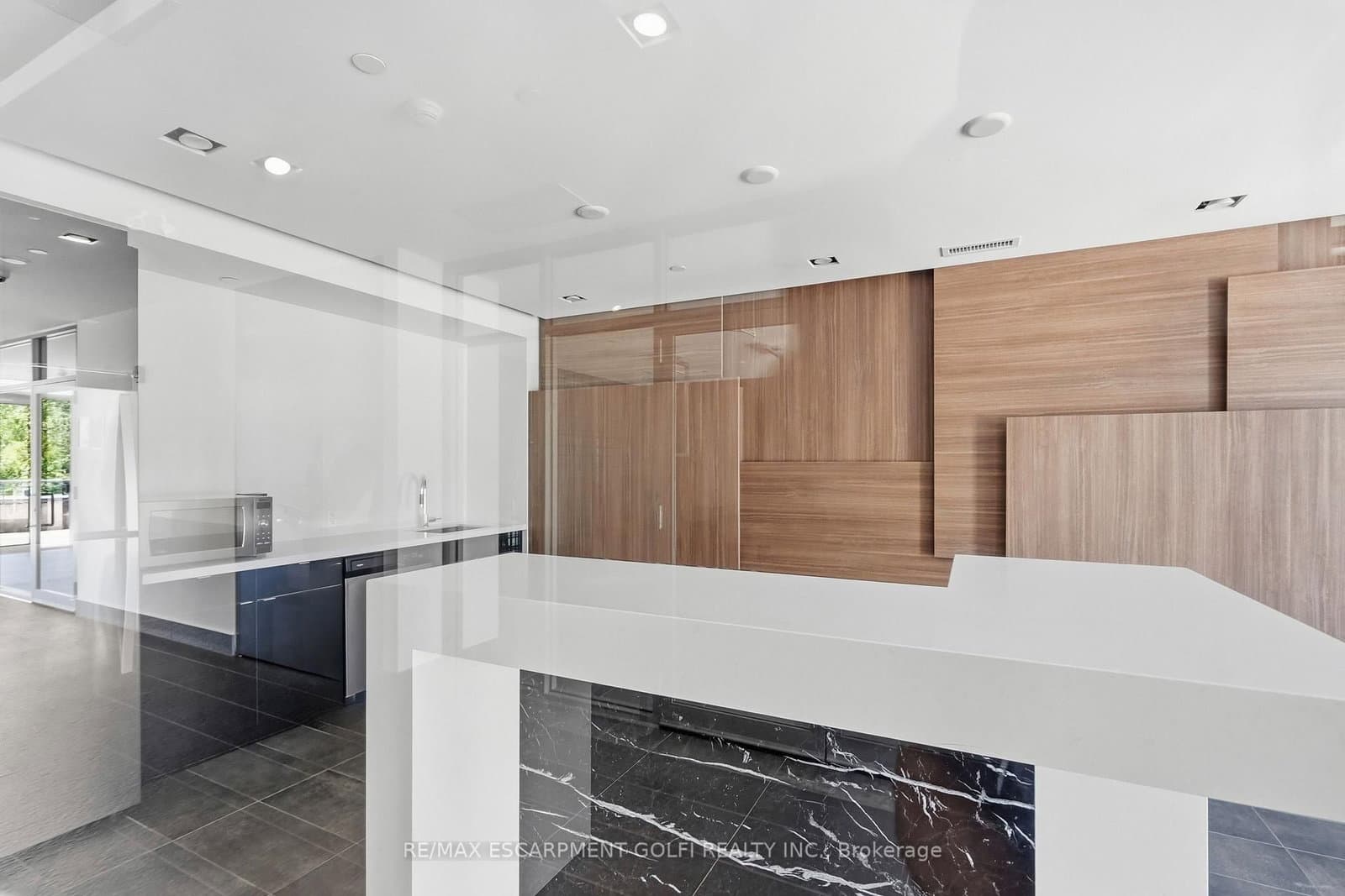 5230 Dundas Street, Unit A524 thumbnail 25