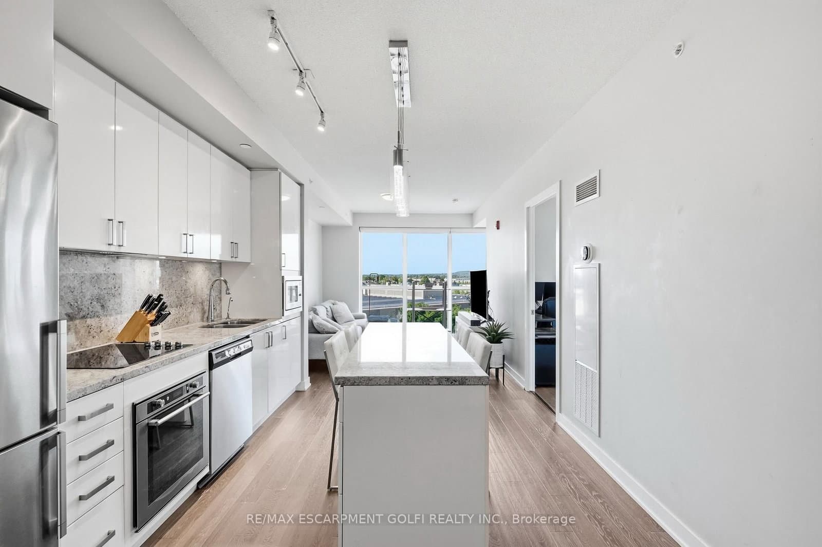 5230 Dundas Street, Unit A524 thumbnail 6